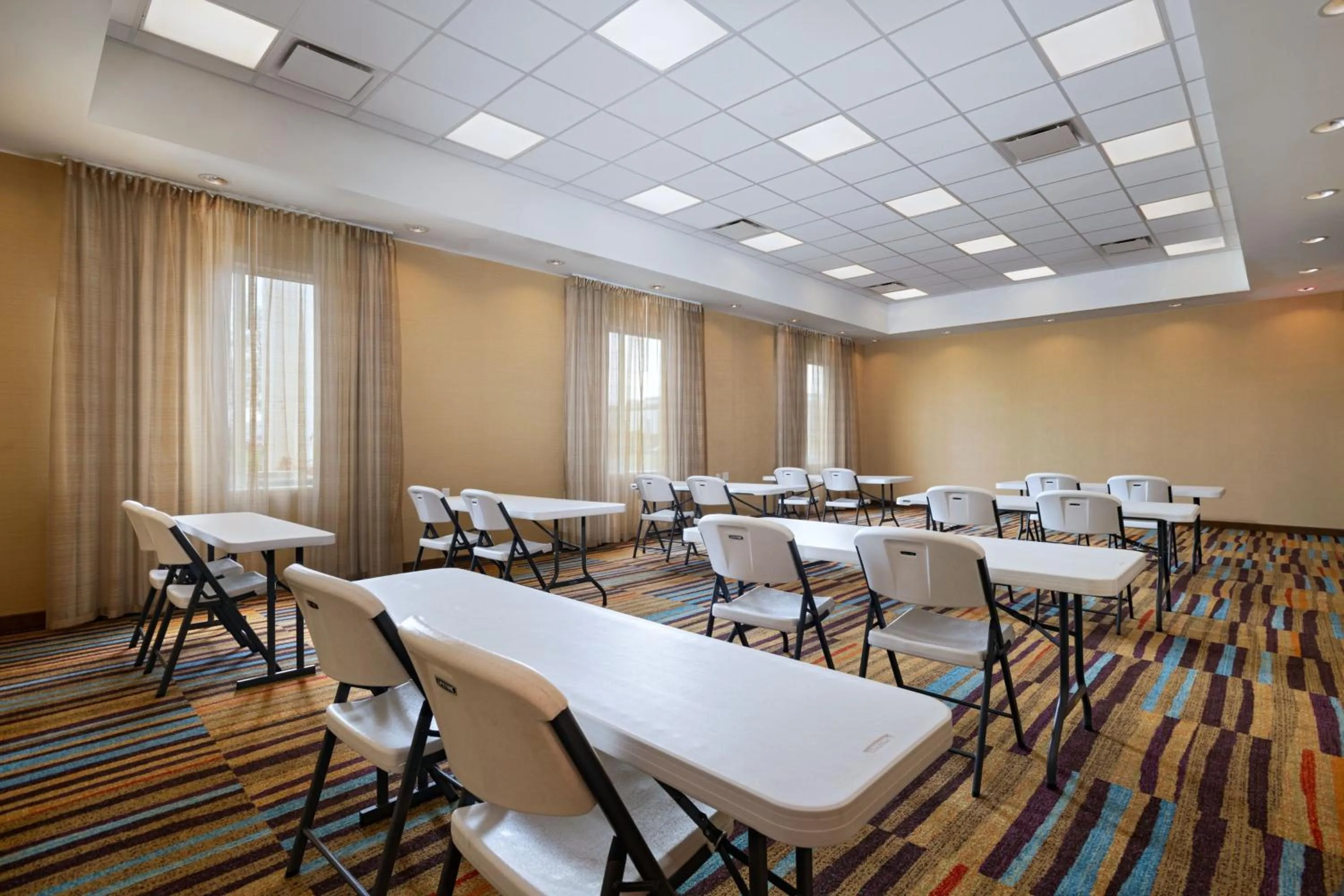 Meeting/conference room in Fairfield Inn & Suites by Marriott Lincoln Airport