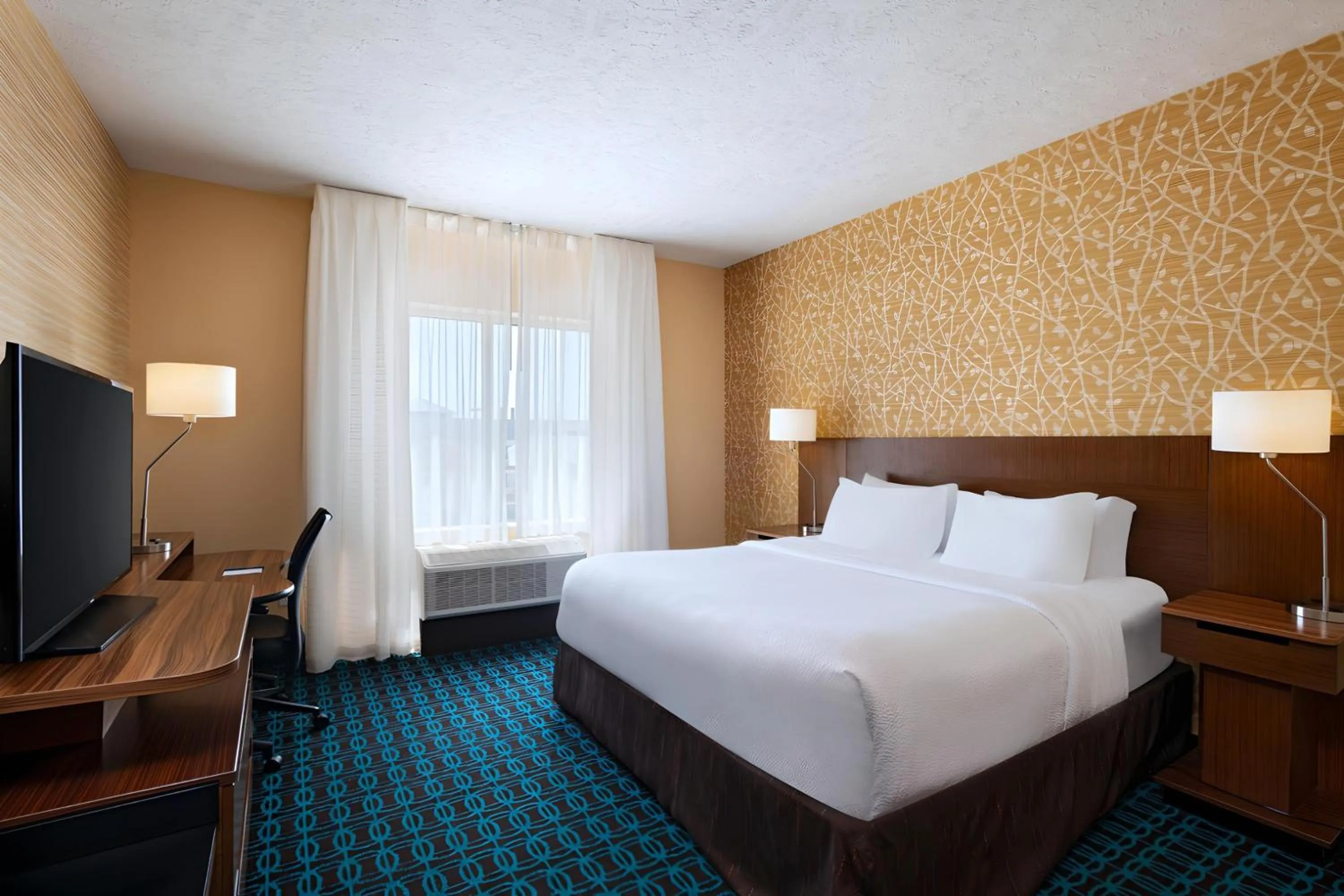 Bed in Fairfield Inn & Suites by Marriott Lincoln Airport