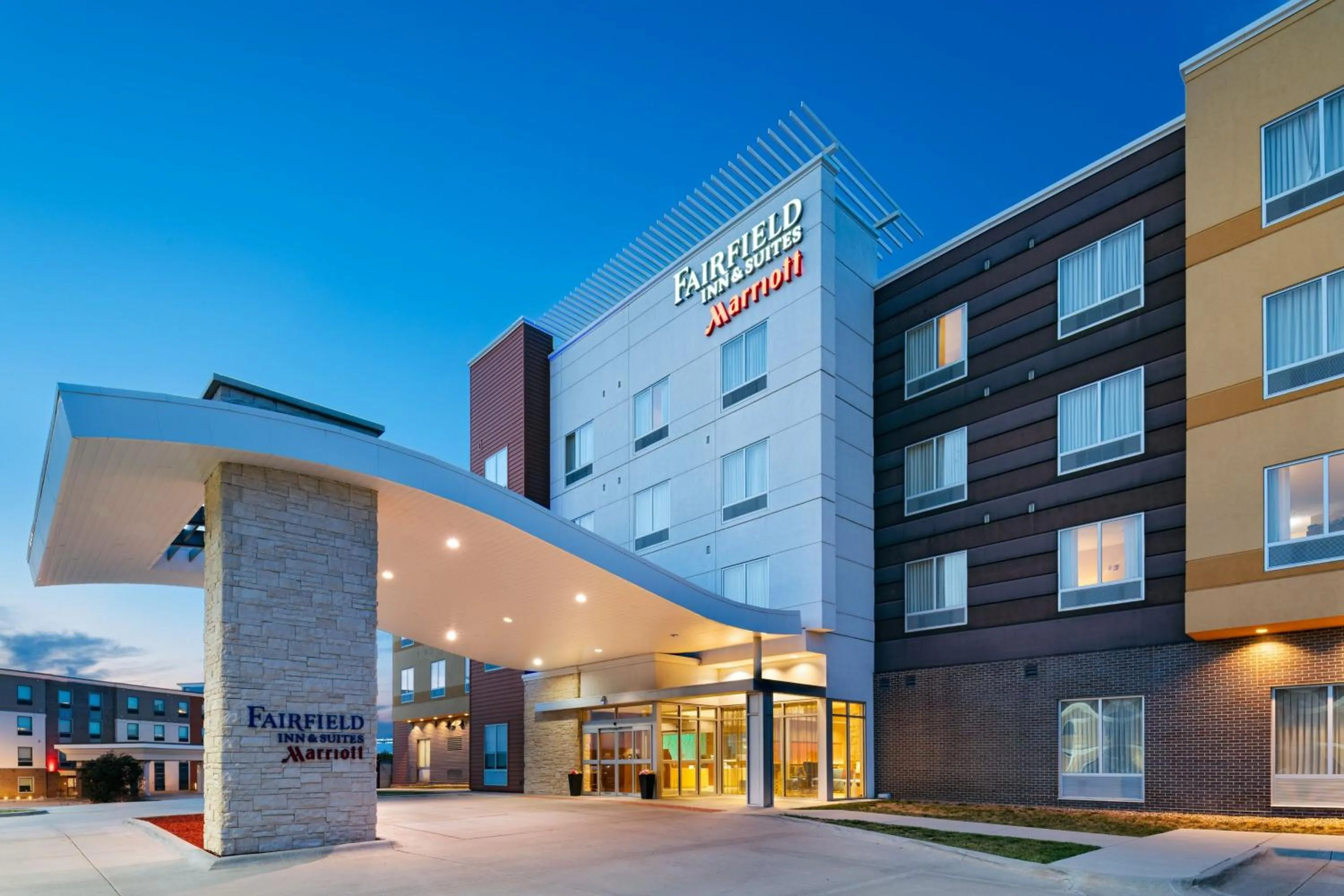 Property building in Fairfield Inn & Suites by Marriott Lincoln Airport