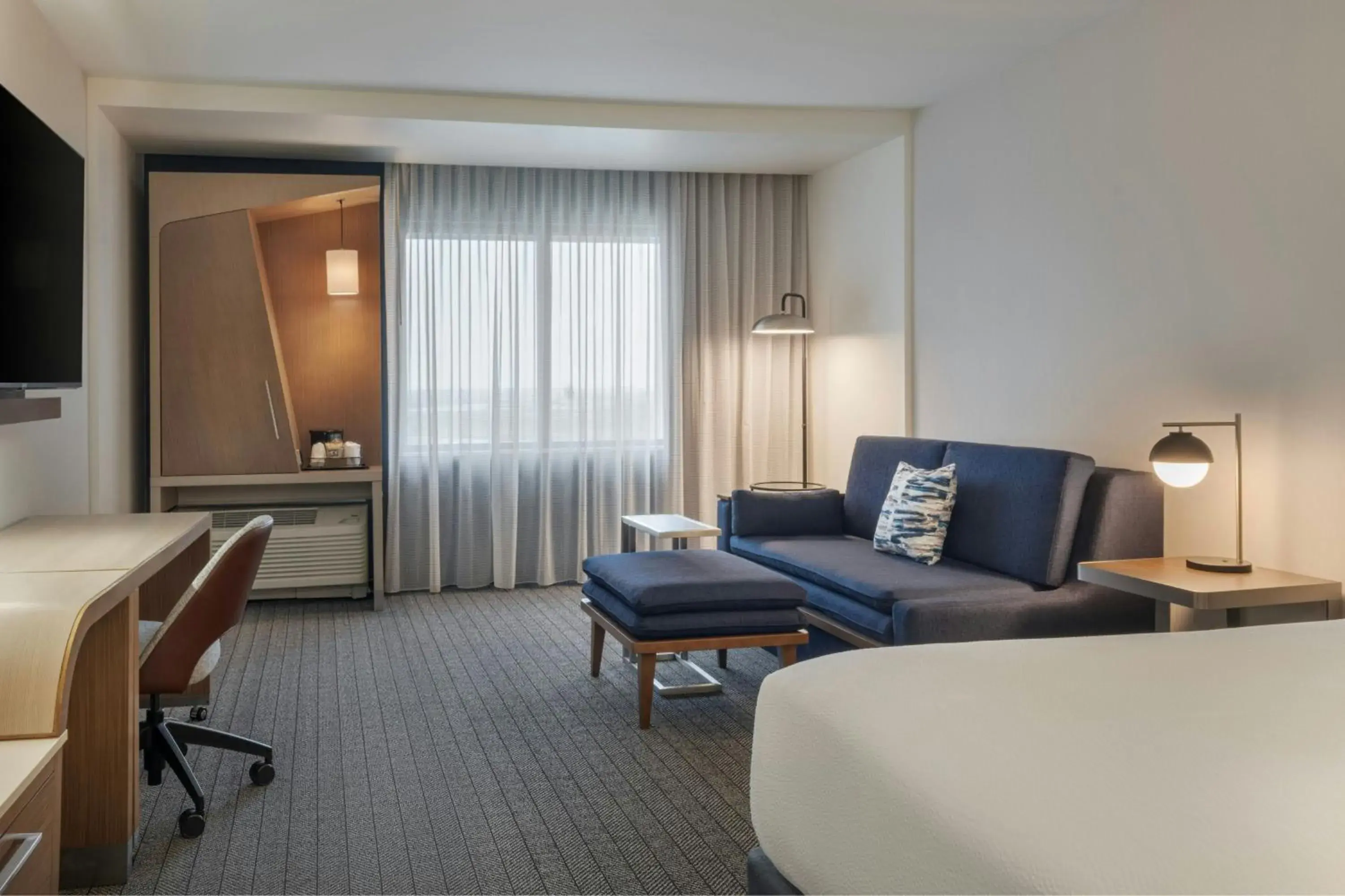 King Room with Sofa Bed in Courtyard by Marriott Redwood City King Room with Sofa Bed in Courtyard by Marriott Redwood City