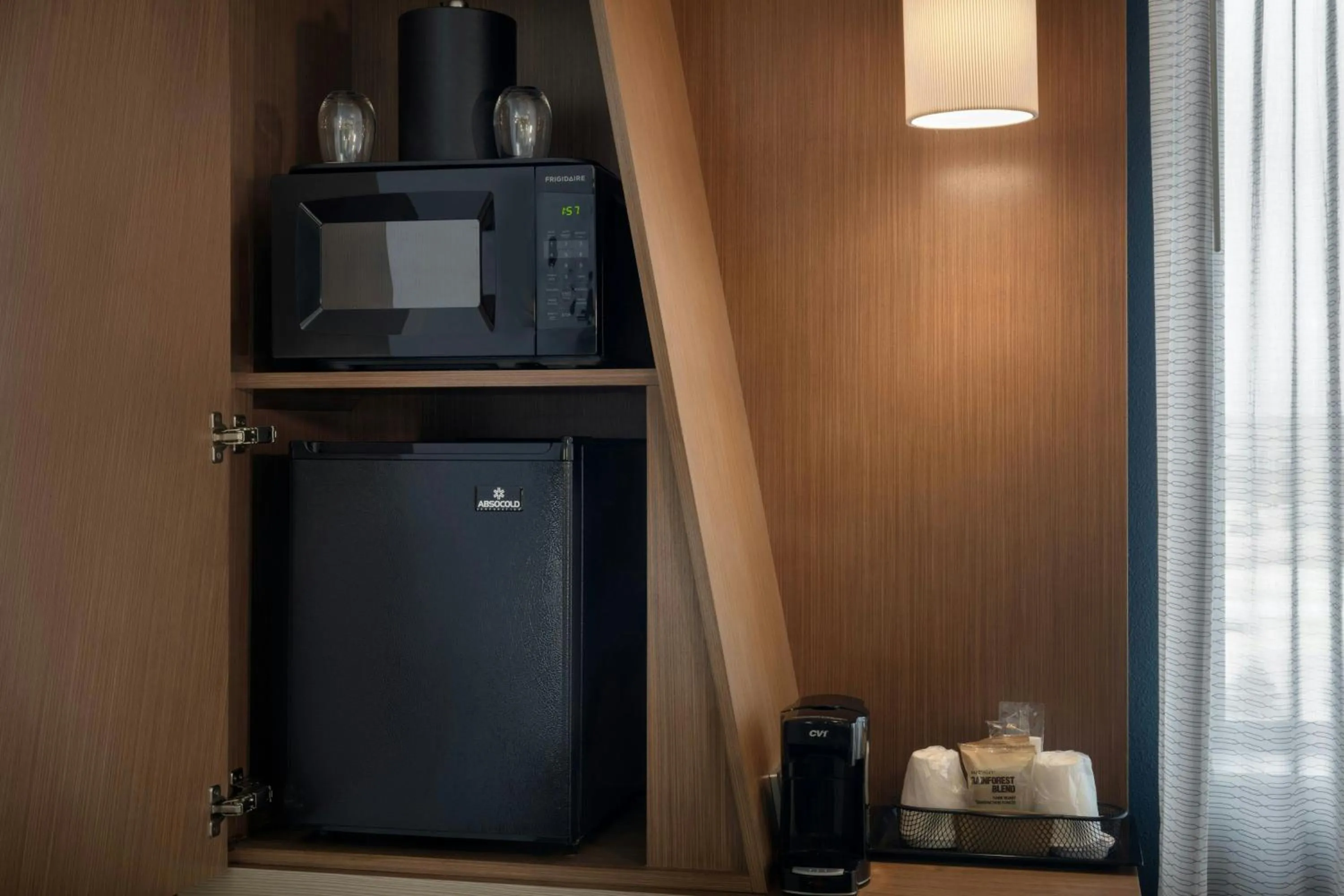 Photo of the whole room in Courtyard by Marriott Redwood City