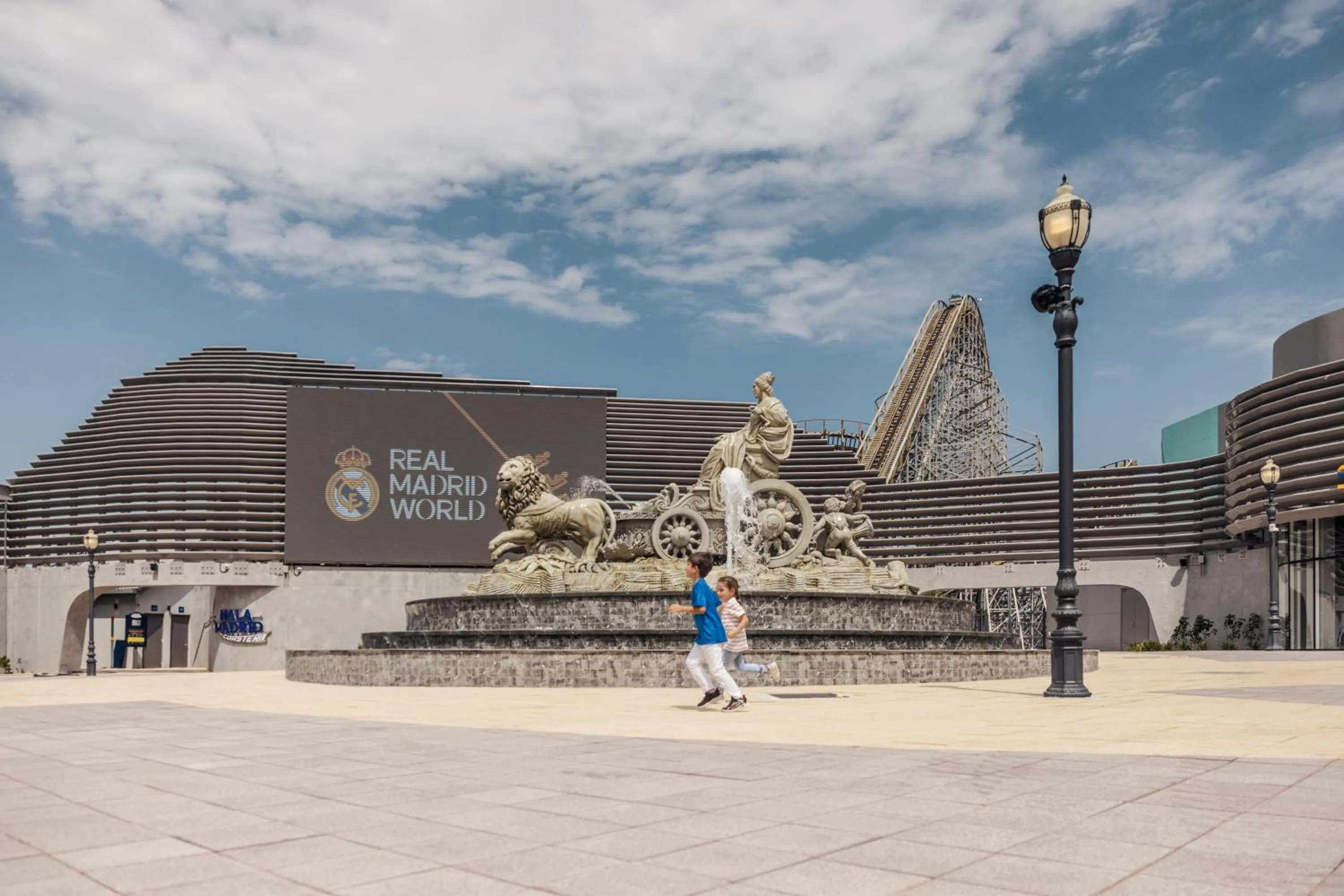 Entertainment in Lapita, Dubai Parks and Resorts, Autograph Collection