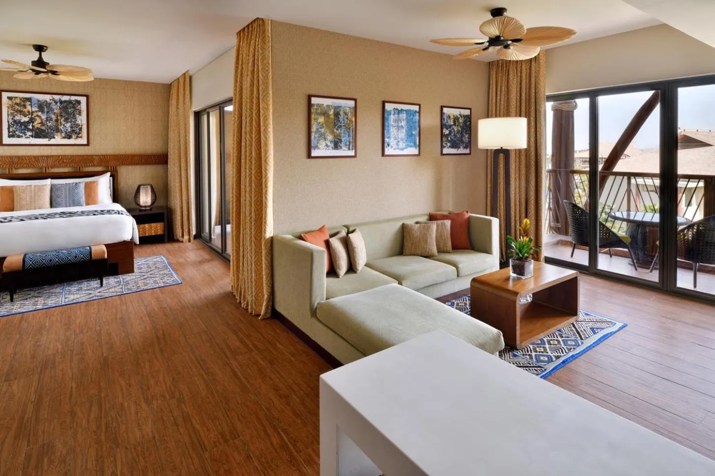 Balcony/Terrace, Bed in Lapita, Dubai Parks and Resorts, Autograph Collection