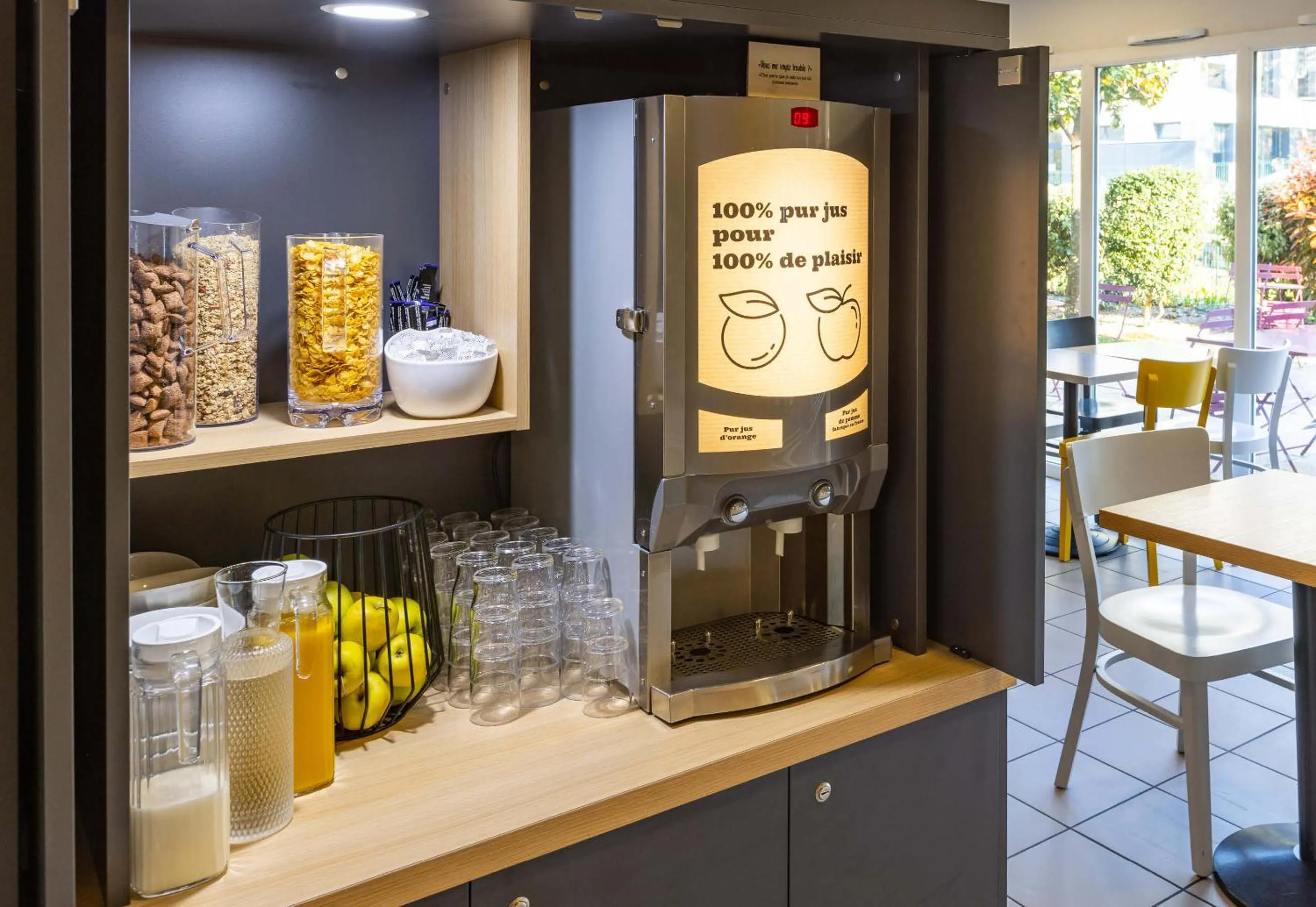 Breakfast in B&B HOTEL Rennes Ouest Villejean