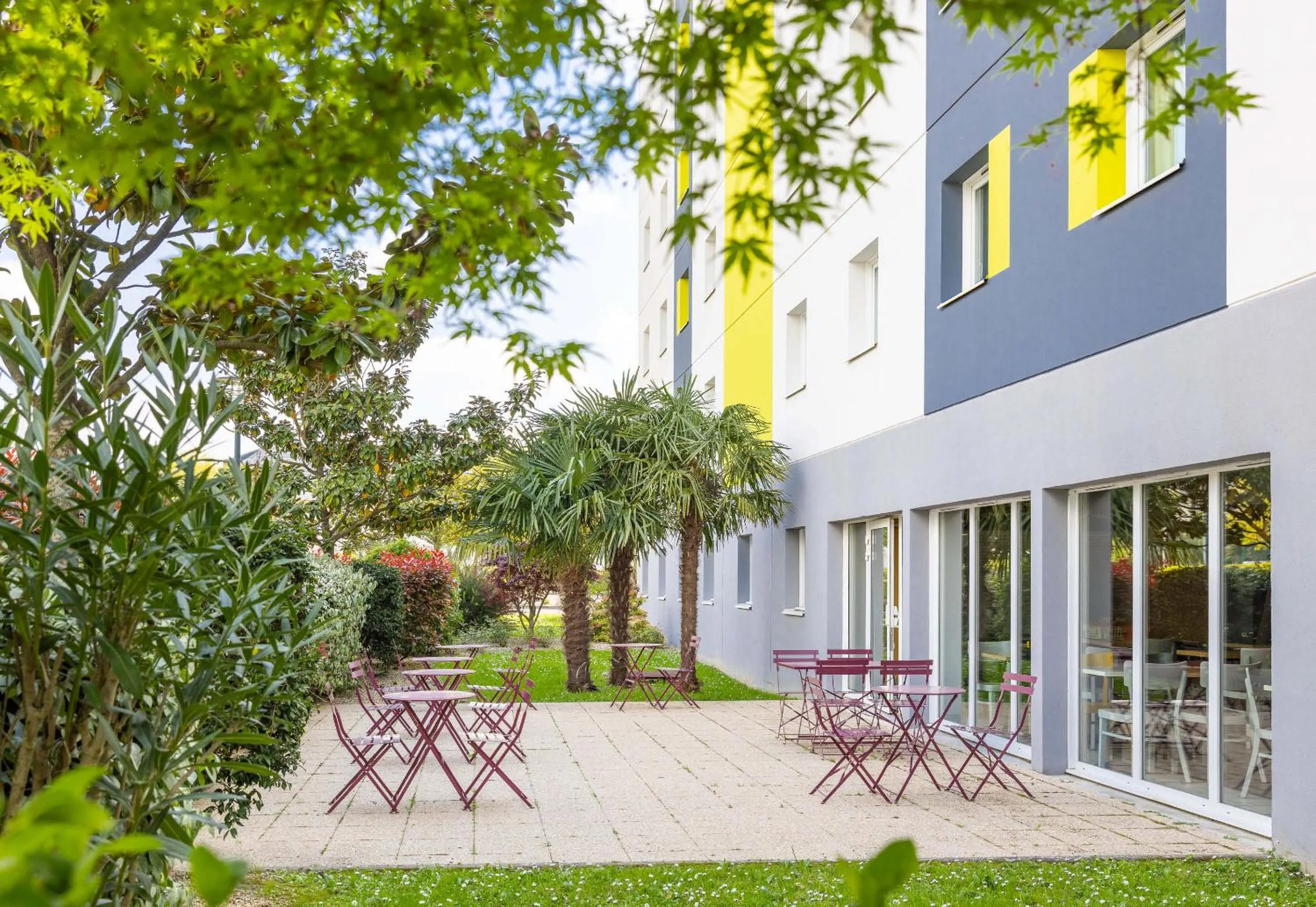 Patio in B&B HOTEL Rennes Ouest Villejean