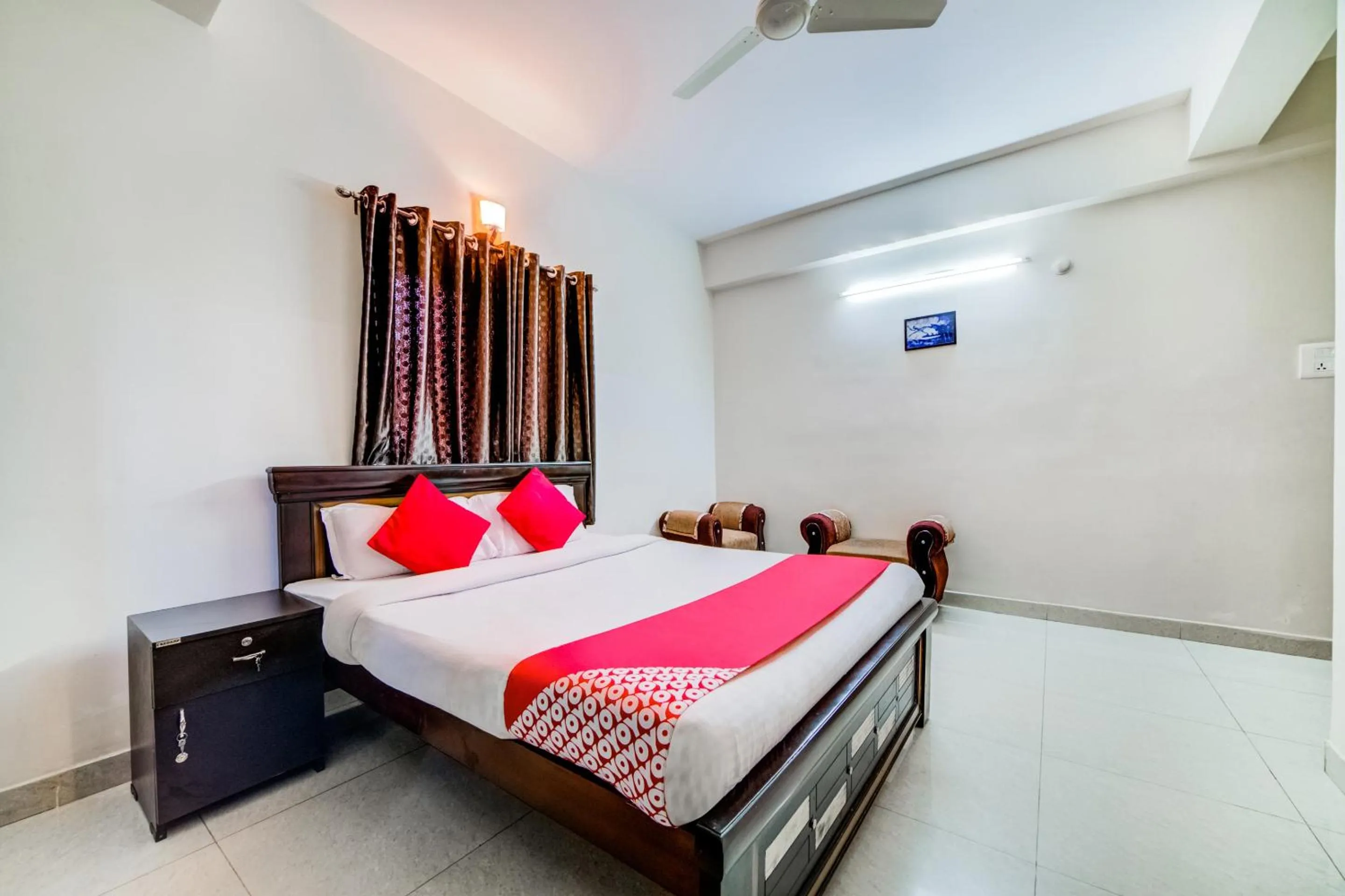 Bedroom, Bed in Hotel O The Royal Nest Near Shilparamam