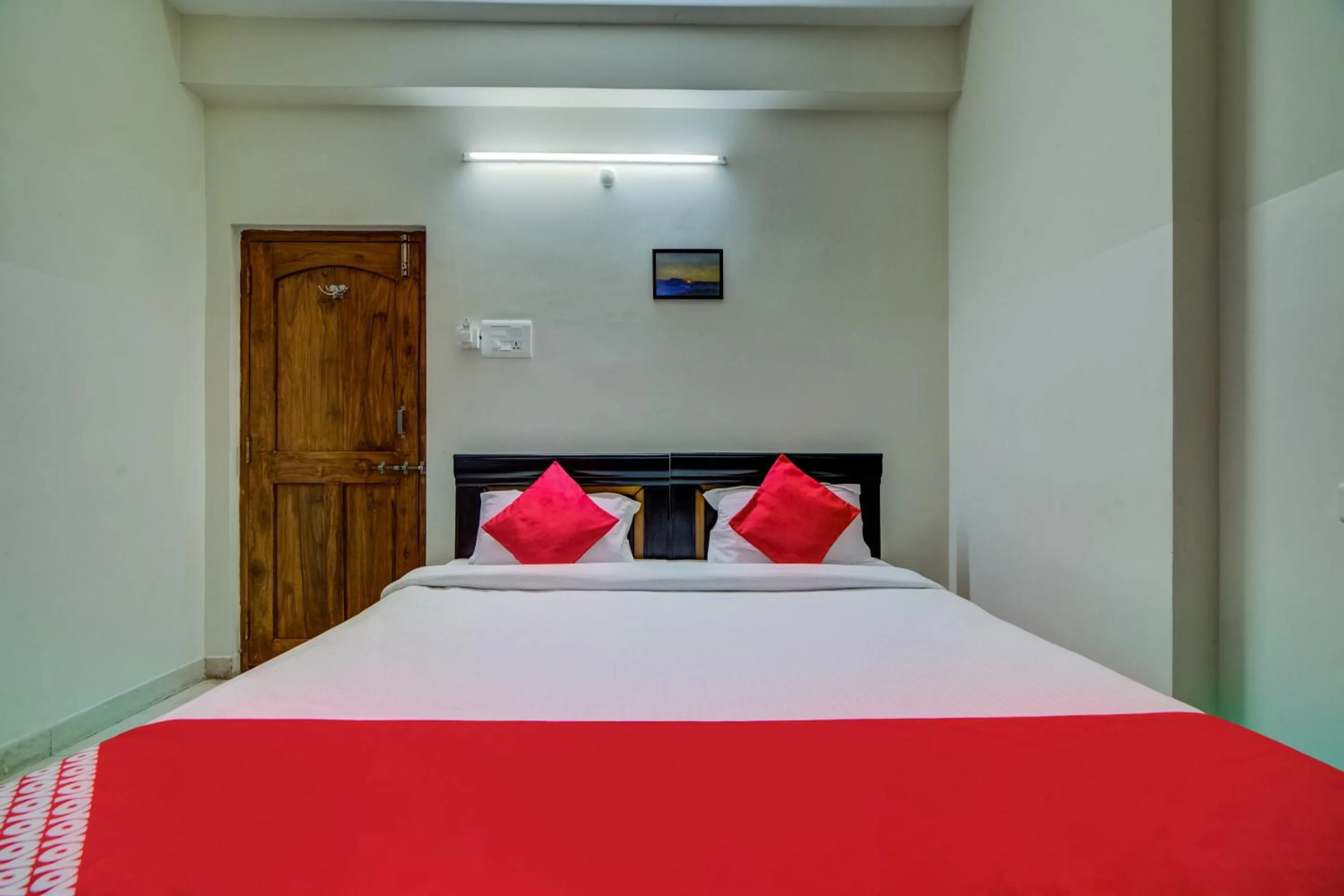 Bedroom, Bed in Hotel O The Royal Nest Near Shilparamam