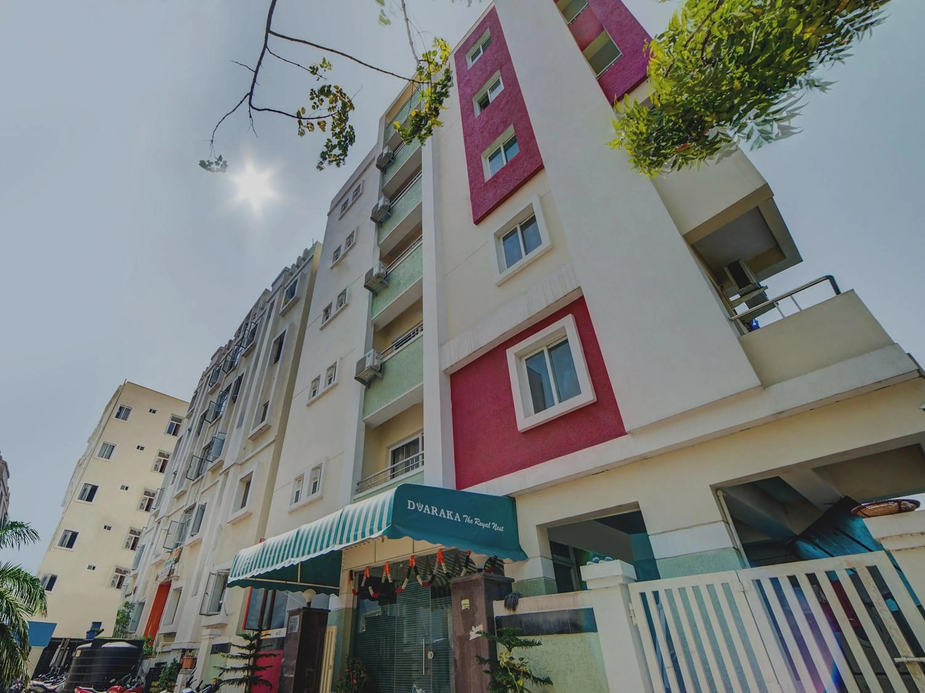 Facade/entrance in Hotel O The Royal Nest Near Shilparamam