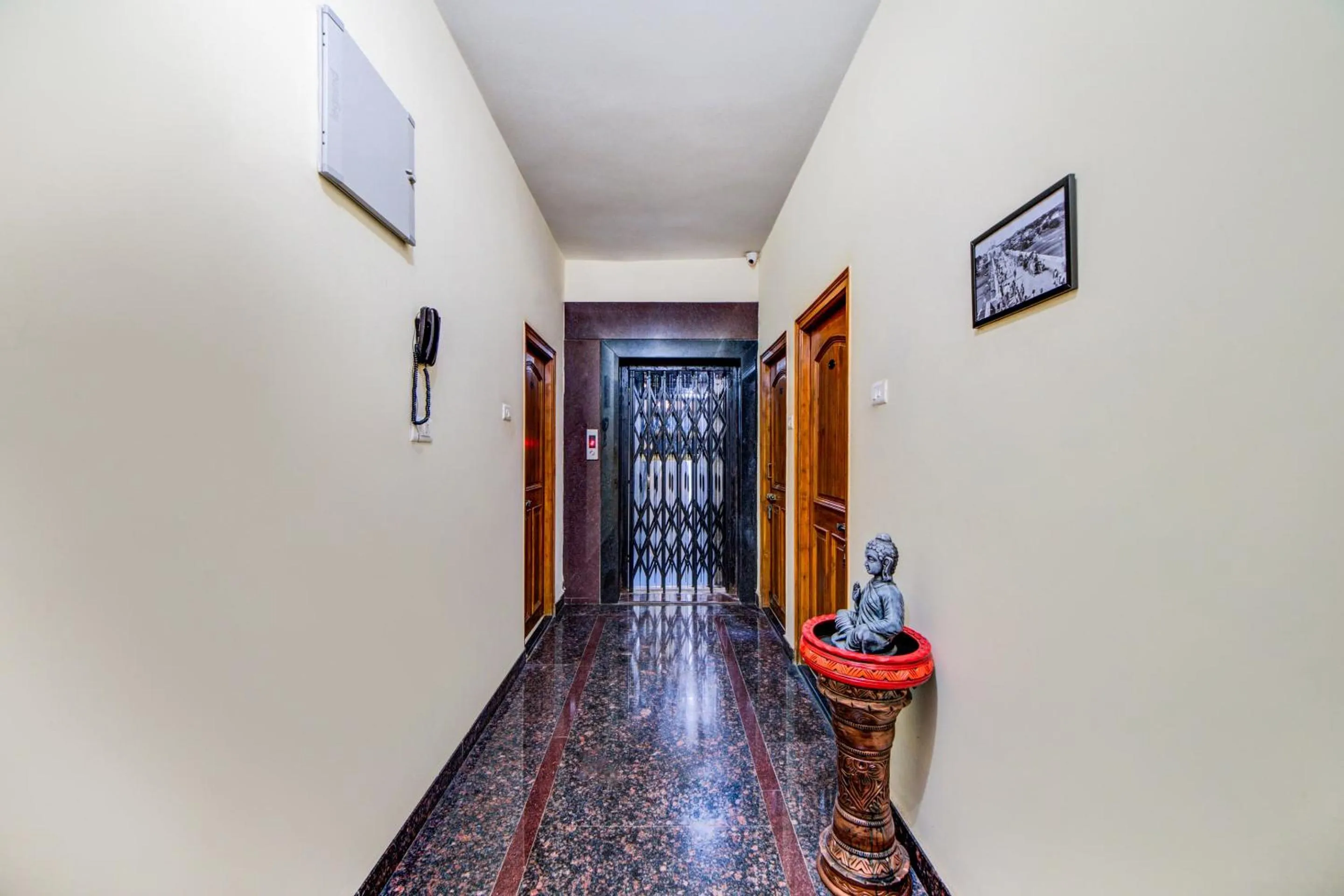 Lobby or reception in Hotel O The Royal Nest Near Shilparamam