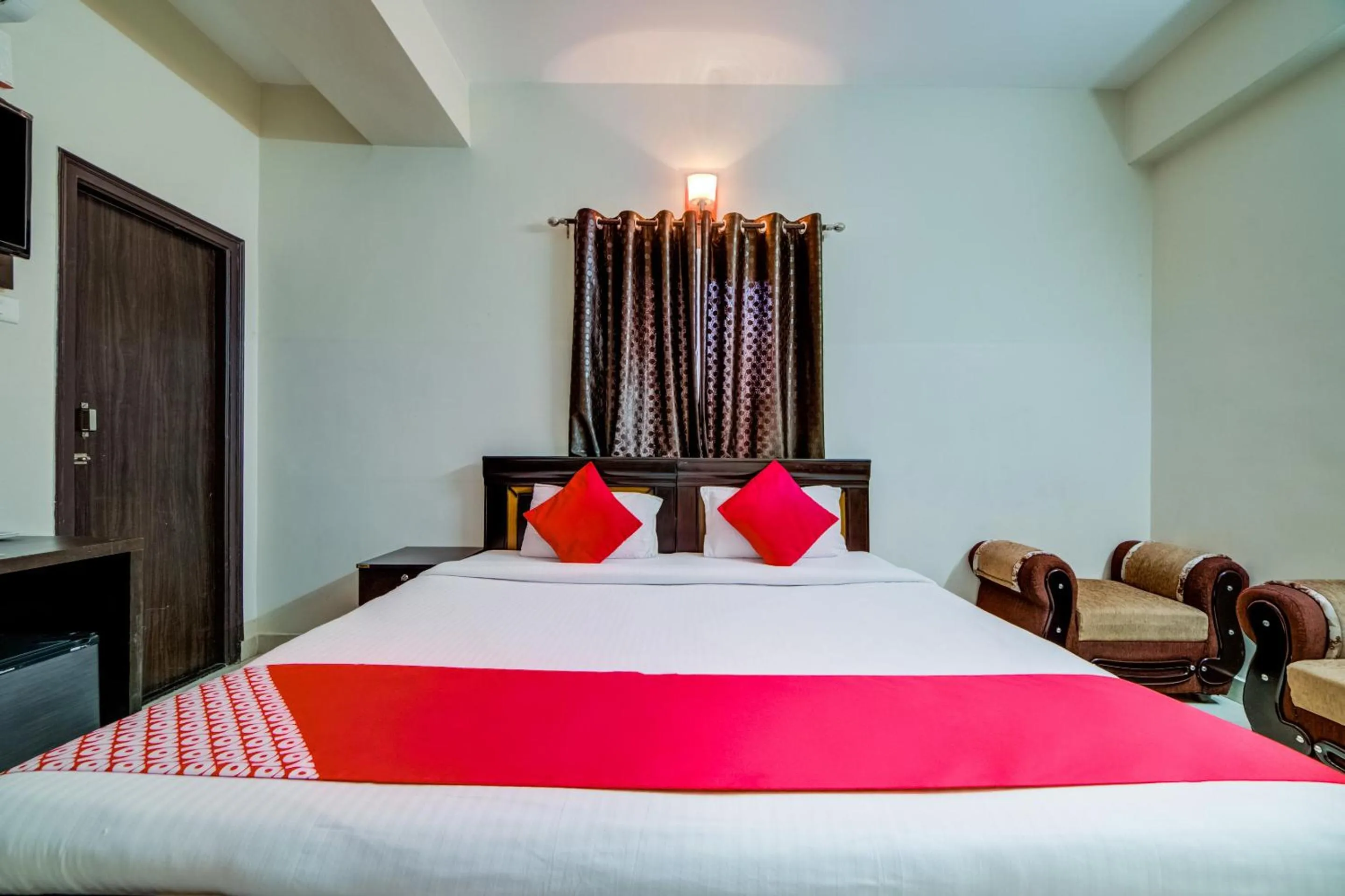 Bedroom, Bed in Hotel O The Royal Nest Near Shilparamam