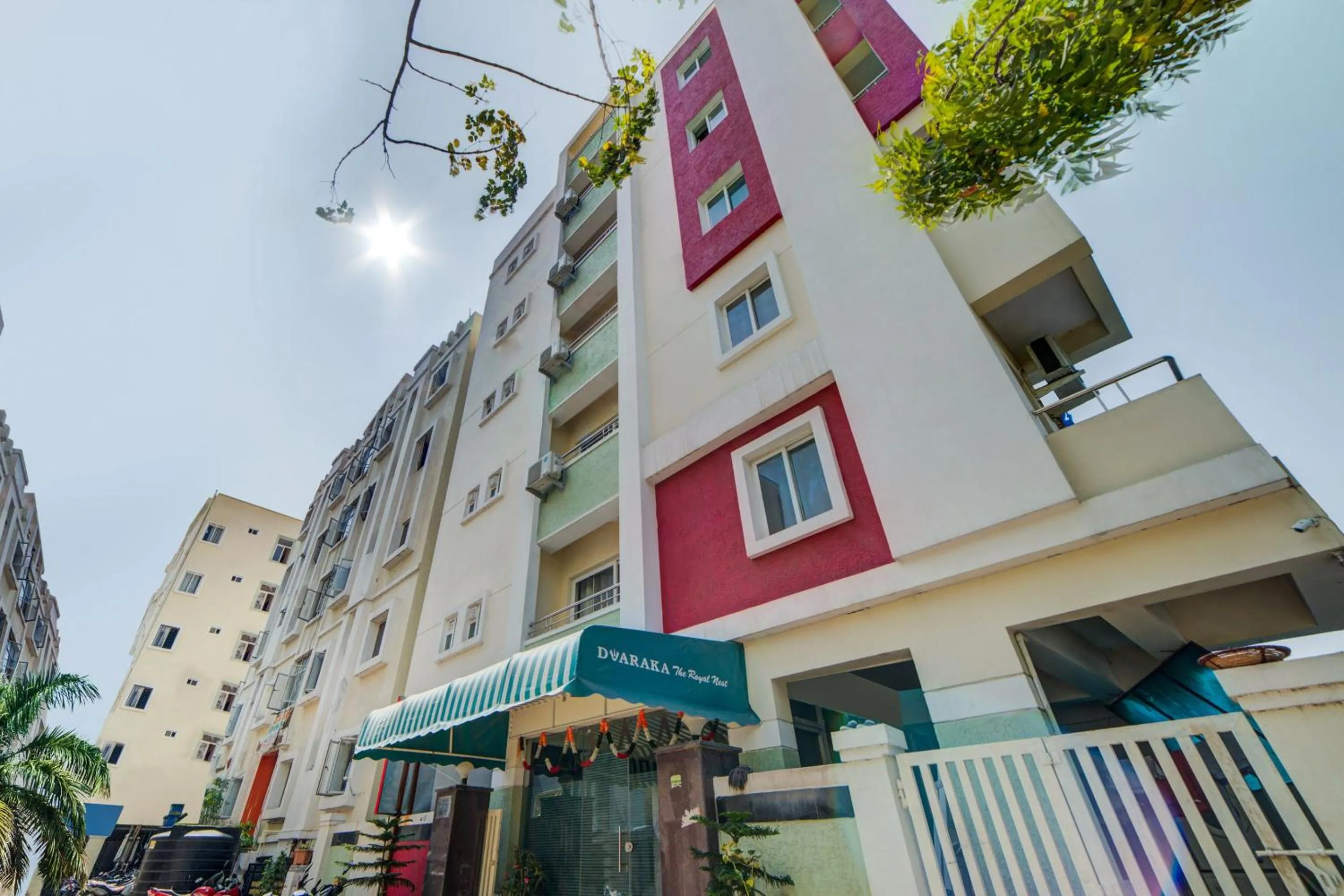 Facade/entrance in Hotel O The Royal Nest Near Shilparamam