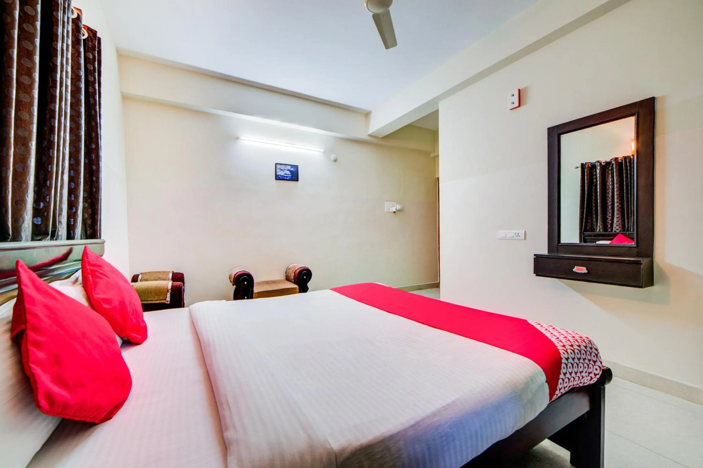 Bedroom, Bed in Hotel O The Royal Nest Near Shilparamam