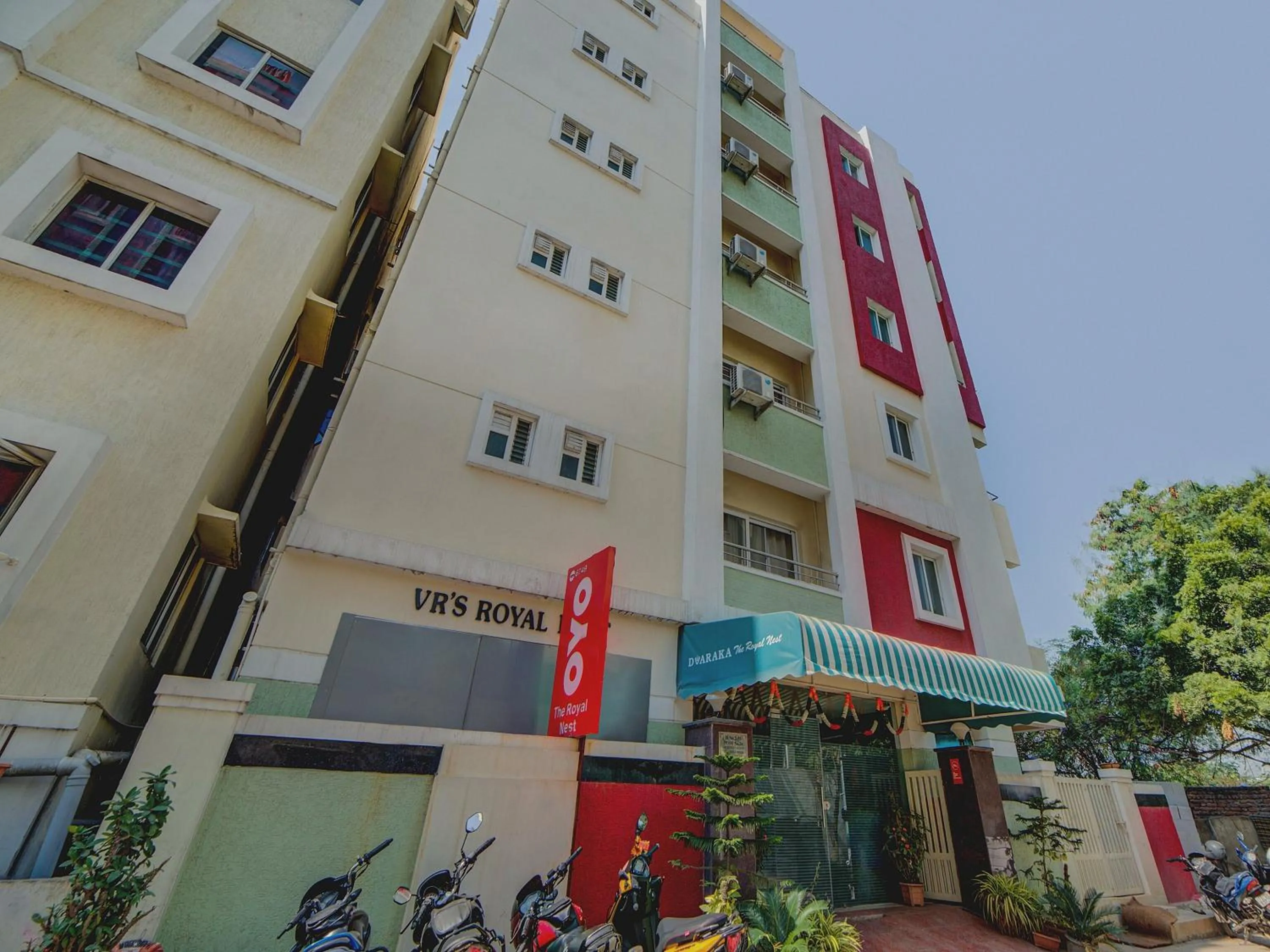 Facade/entrance in Hotel O The Royal Nest Near Shilparamam