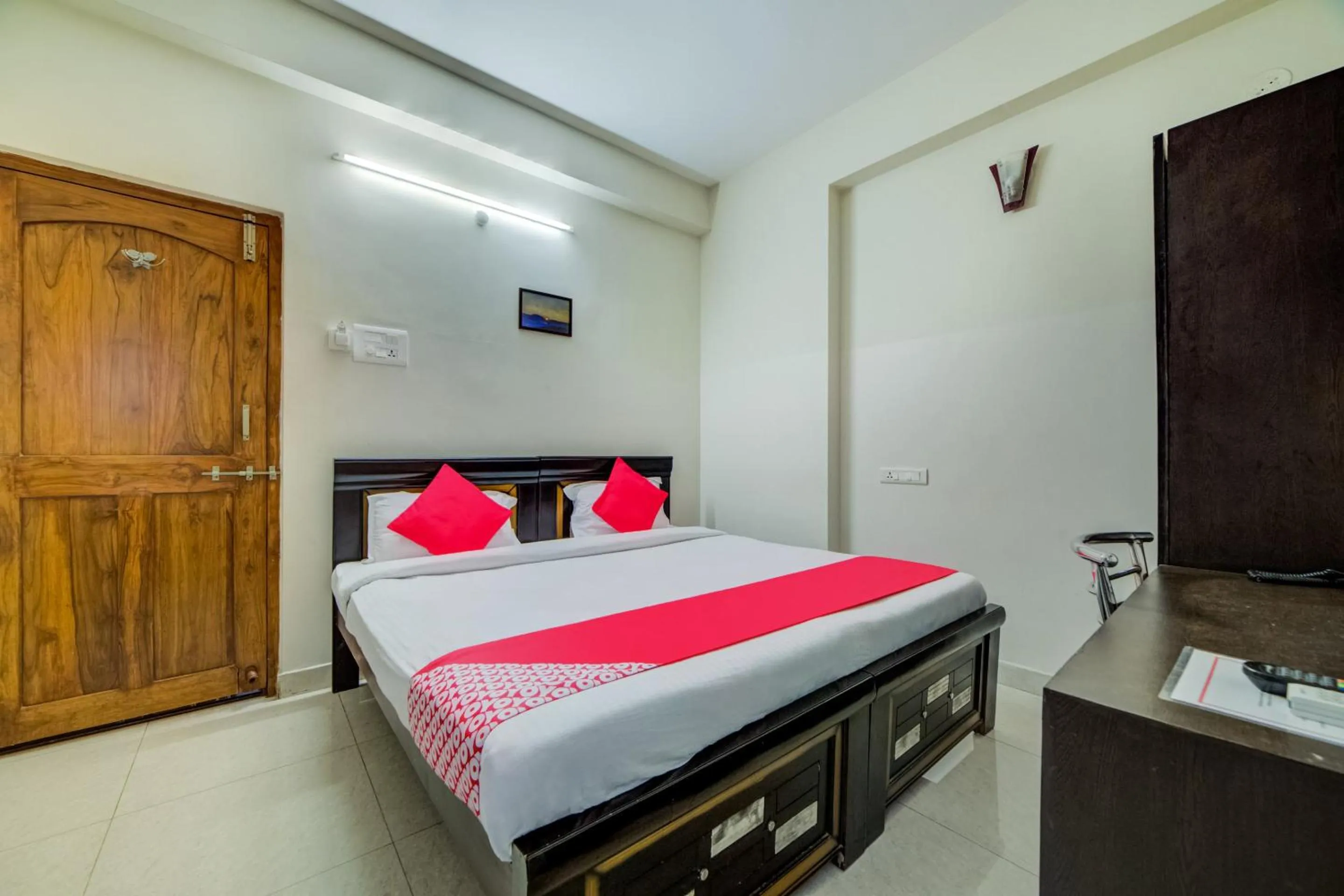 Bedroom, Bed in Hotel O The Royal Nest Near Shilparamam