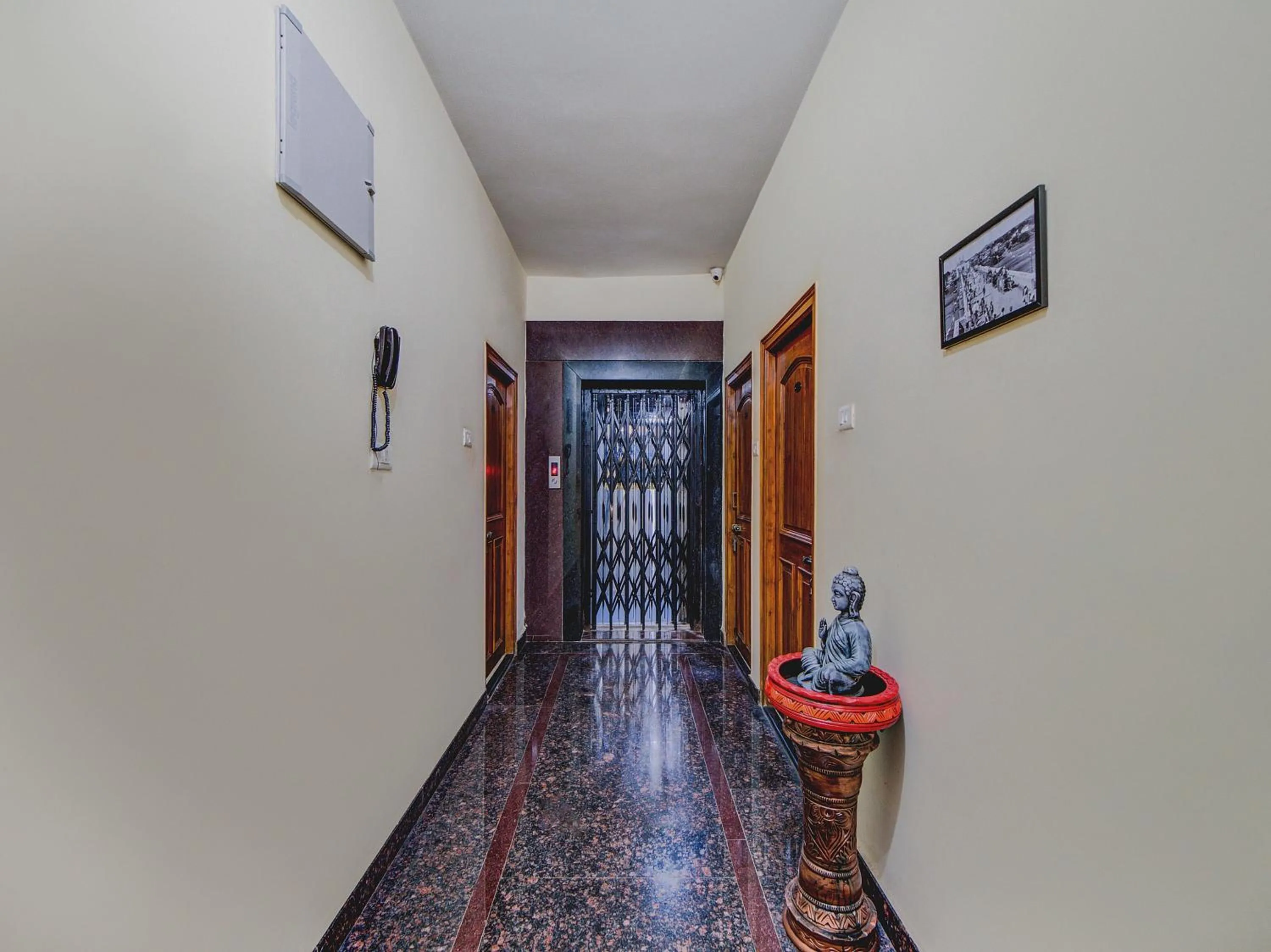 Lobby or reception in Hotel O The Royal Nest Near Shilparamam