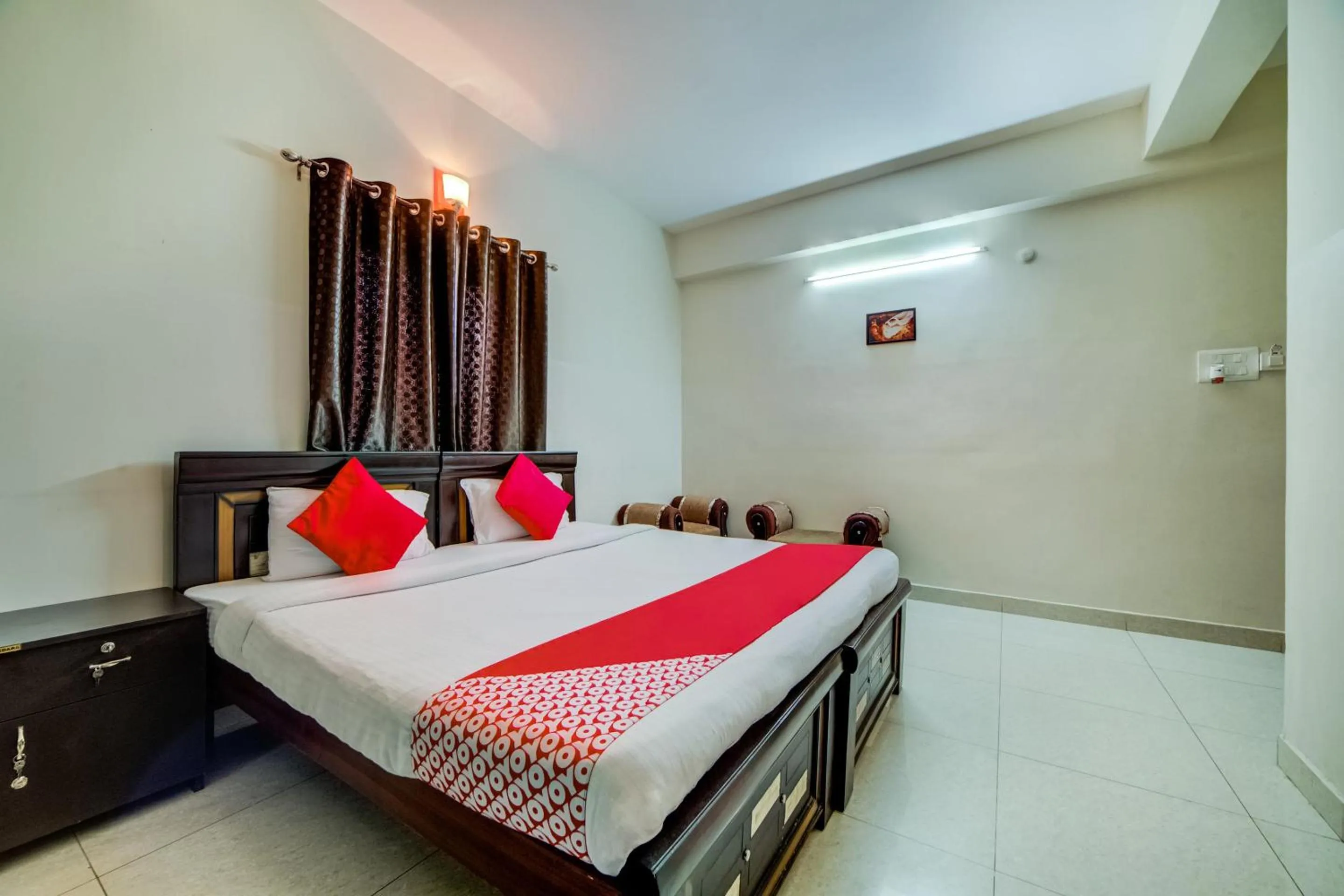Bedroom, Bed in Hotel O The Royal Nest Near Shilparamam