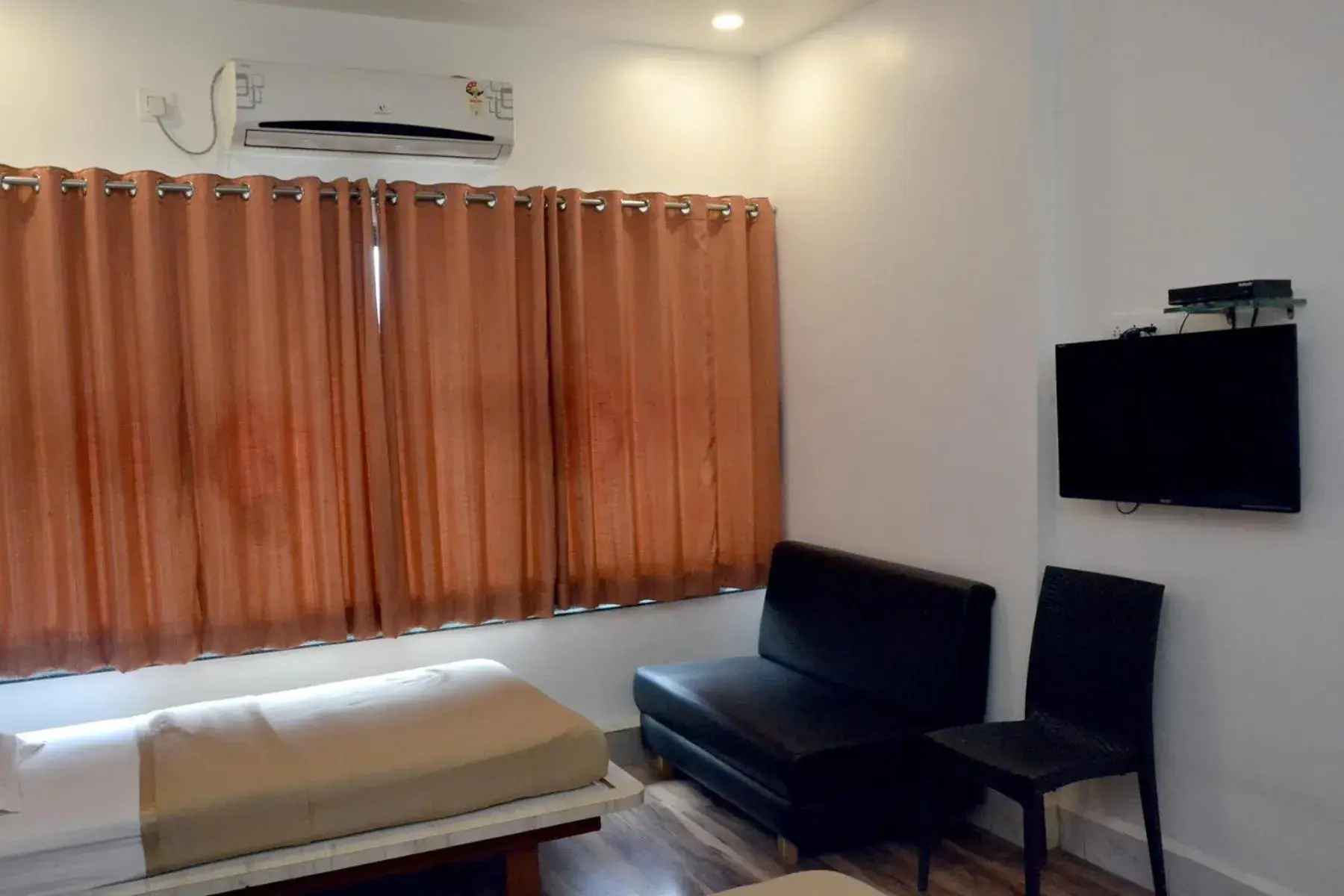 Photo of the whole room, Bed in Hotel Raj Photo of the whole room, Bed in Hotel Raj