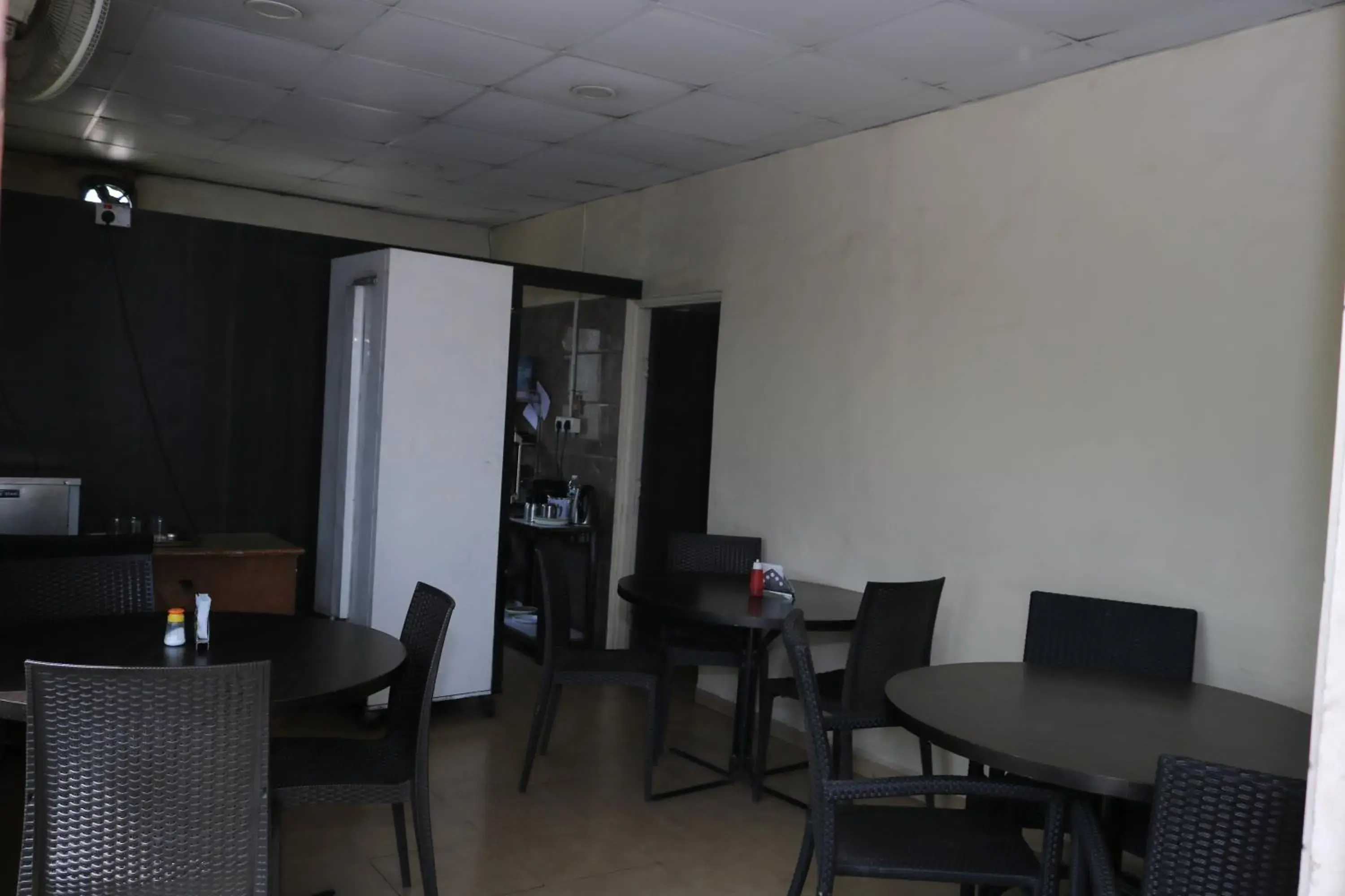 Restaurant/places to eat in Hotel Raj Restaurant/places to eat in Hotel Raj