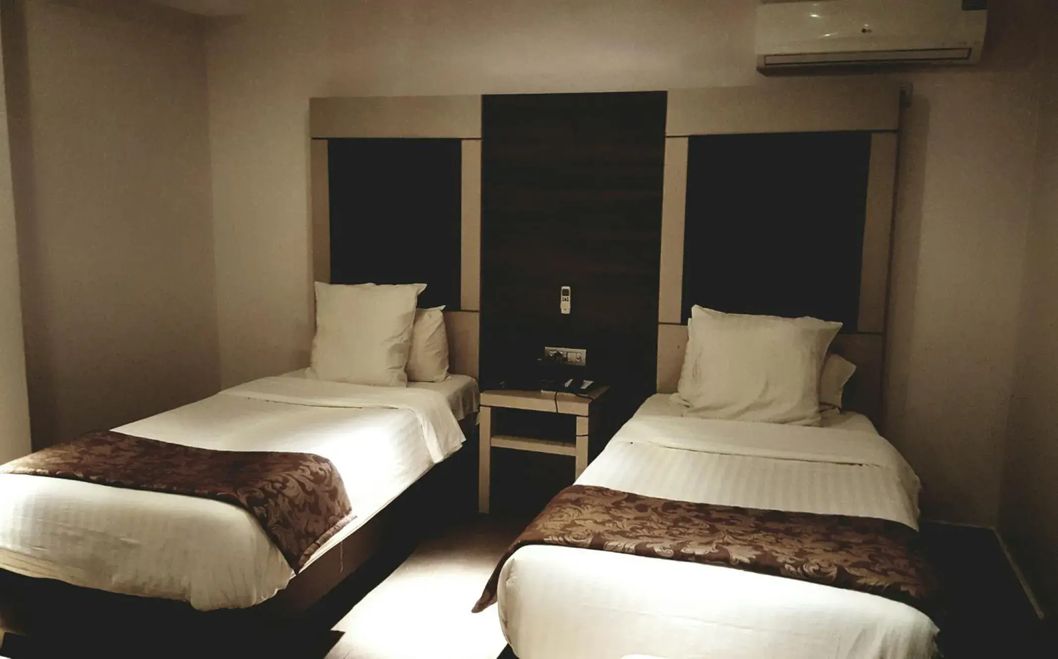 Superior Double Room with Two Double Beds in Grand Hotel Central Conakry Superior Double Room with Two Double Beds in Grand Hotel Central Conakry