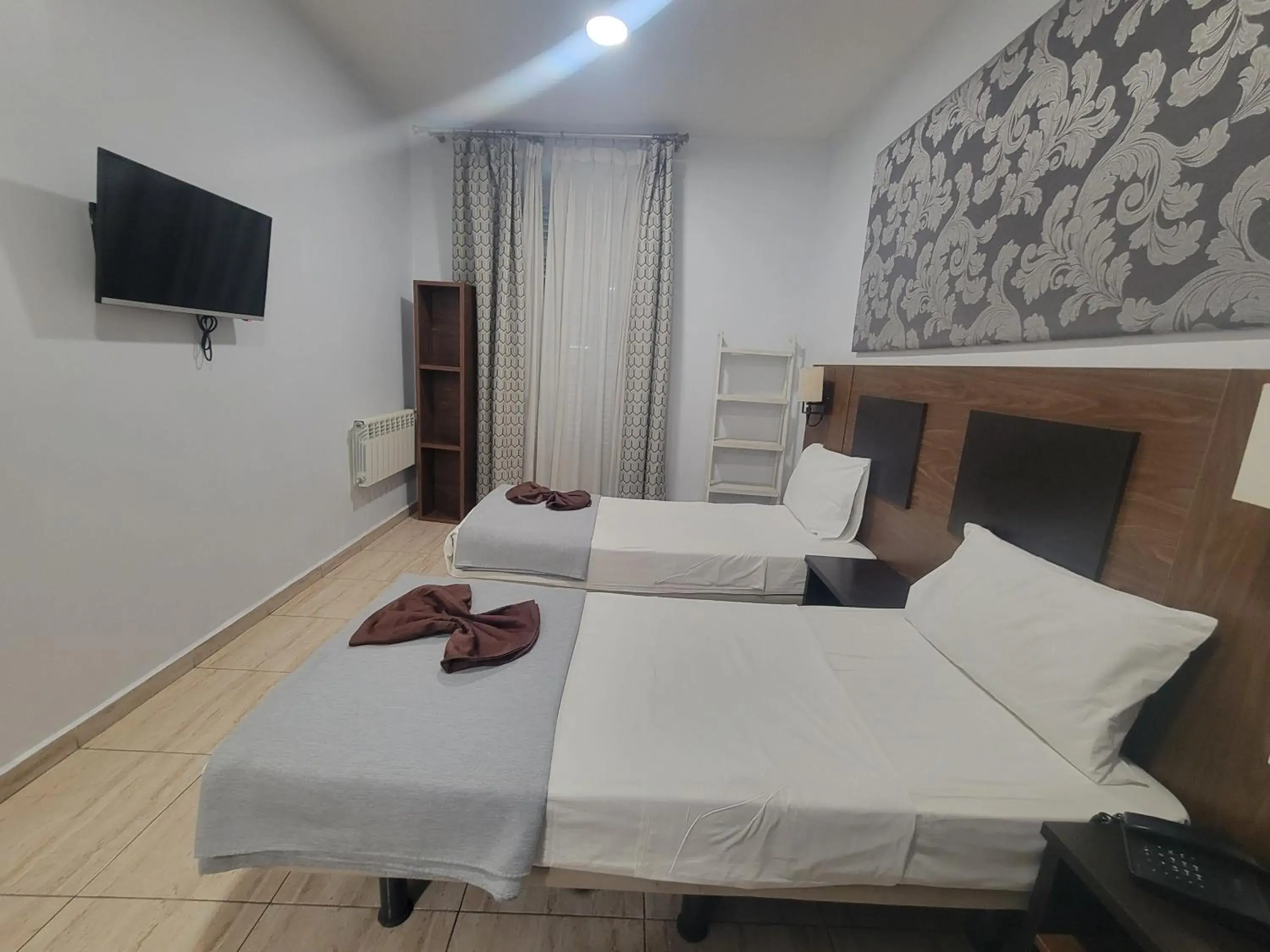 Photo of the whole room, Bed in City Hotel Alger Photo of the whole room, Bed in City Hotel Alger