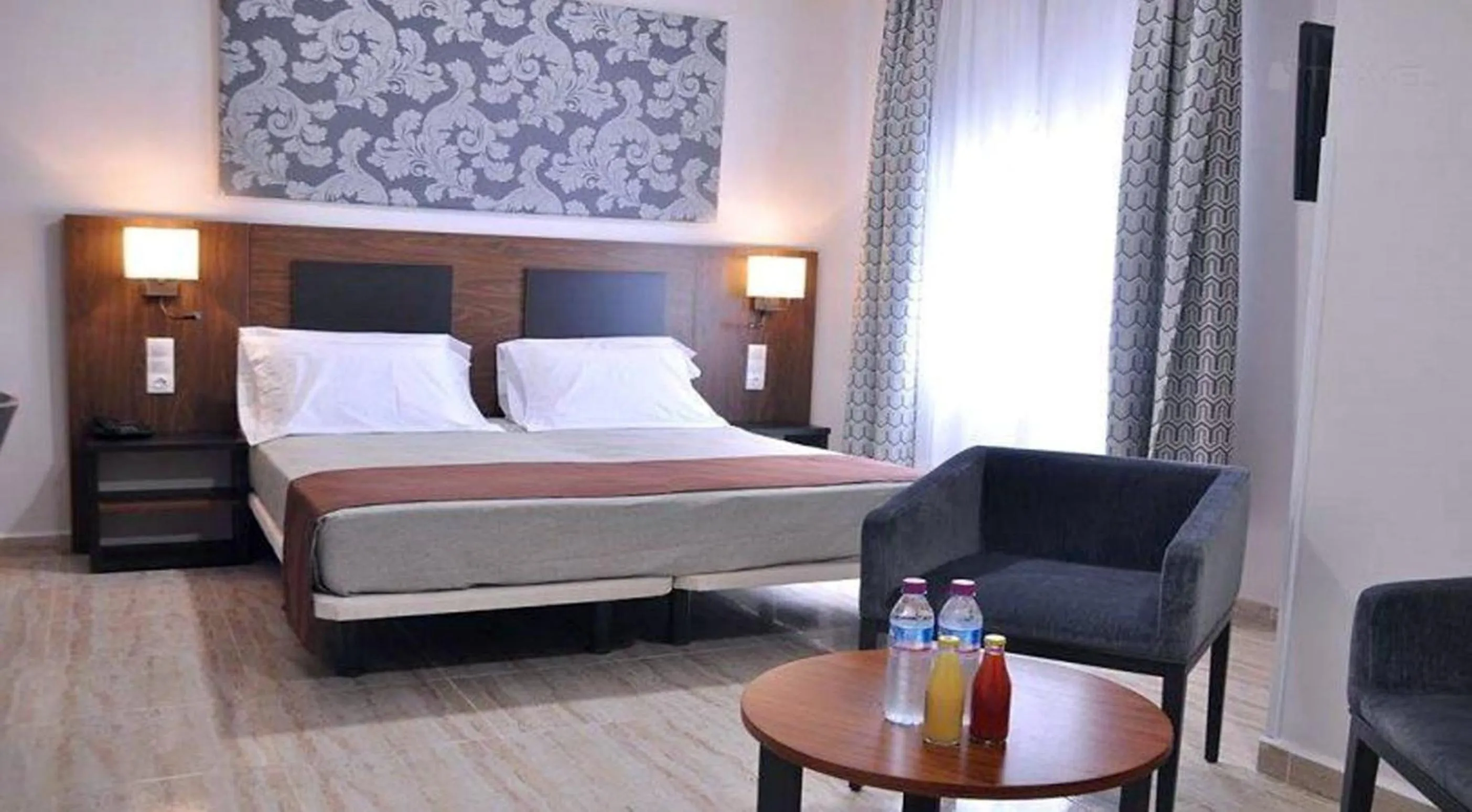 Bedroom, Bed in City Hotel Alger