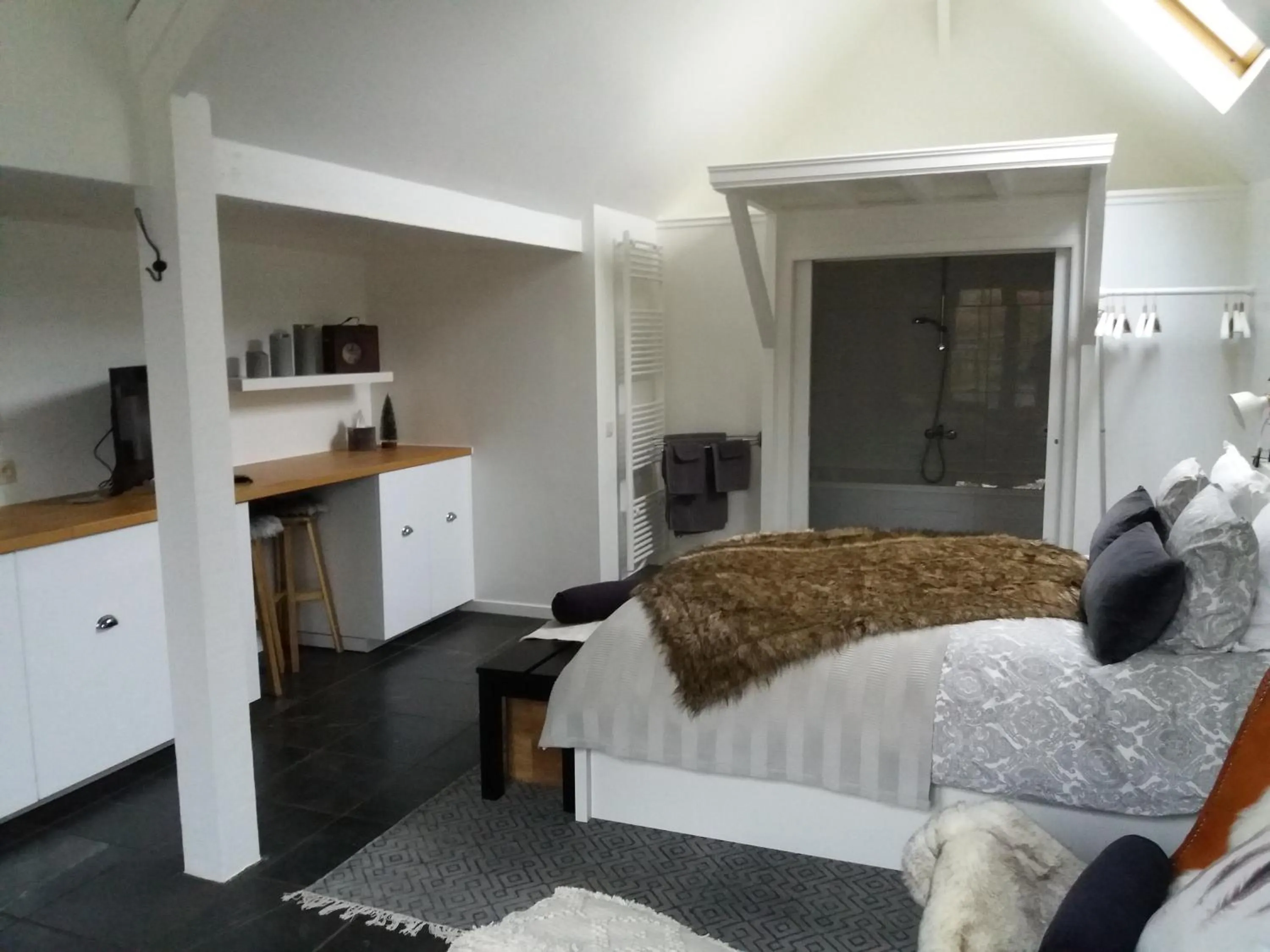 Photo of the whole room, Bed in B&B L'Eau Claire