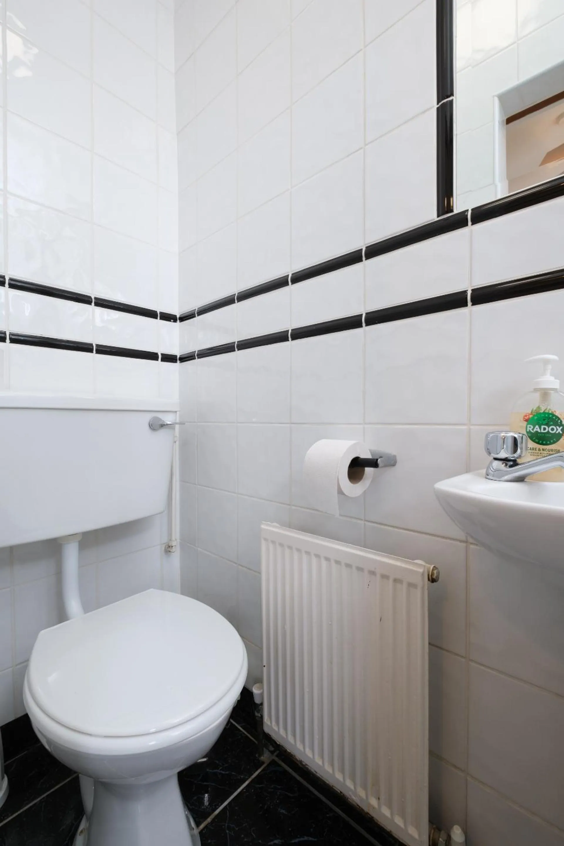 Bathroom in Four Seasons B&B