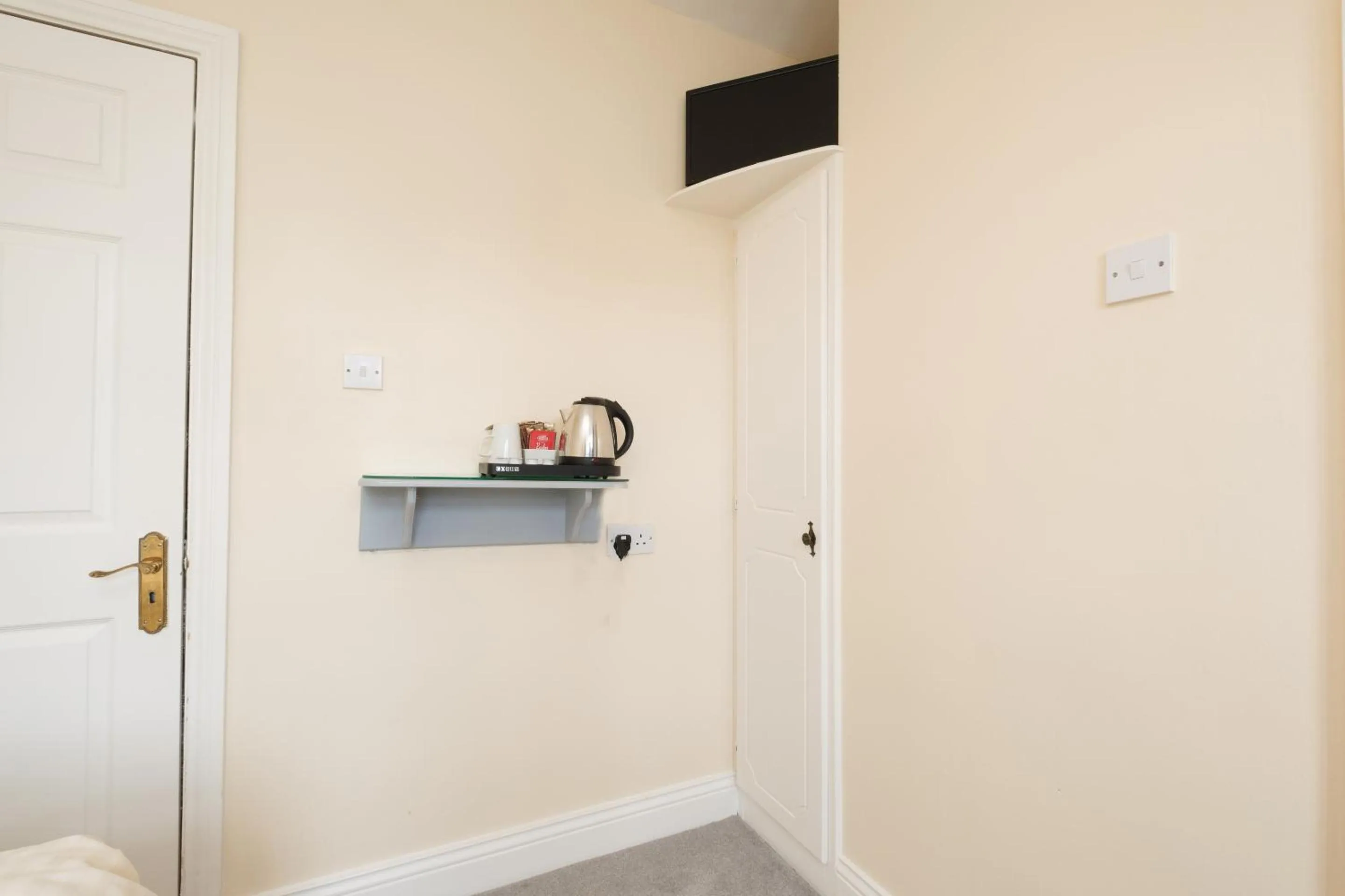 Bedroom in Four Seasons B&B