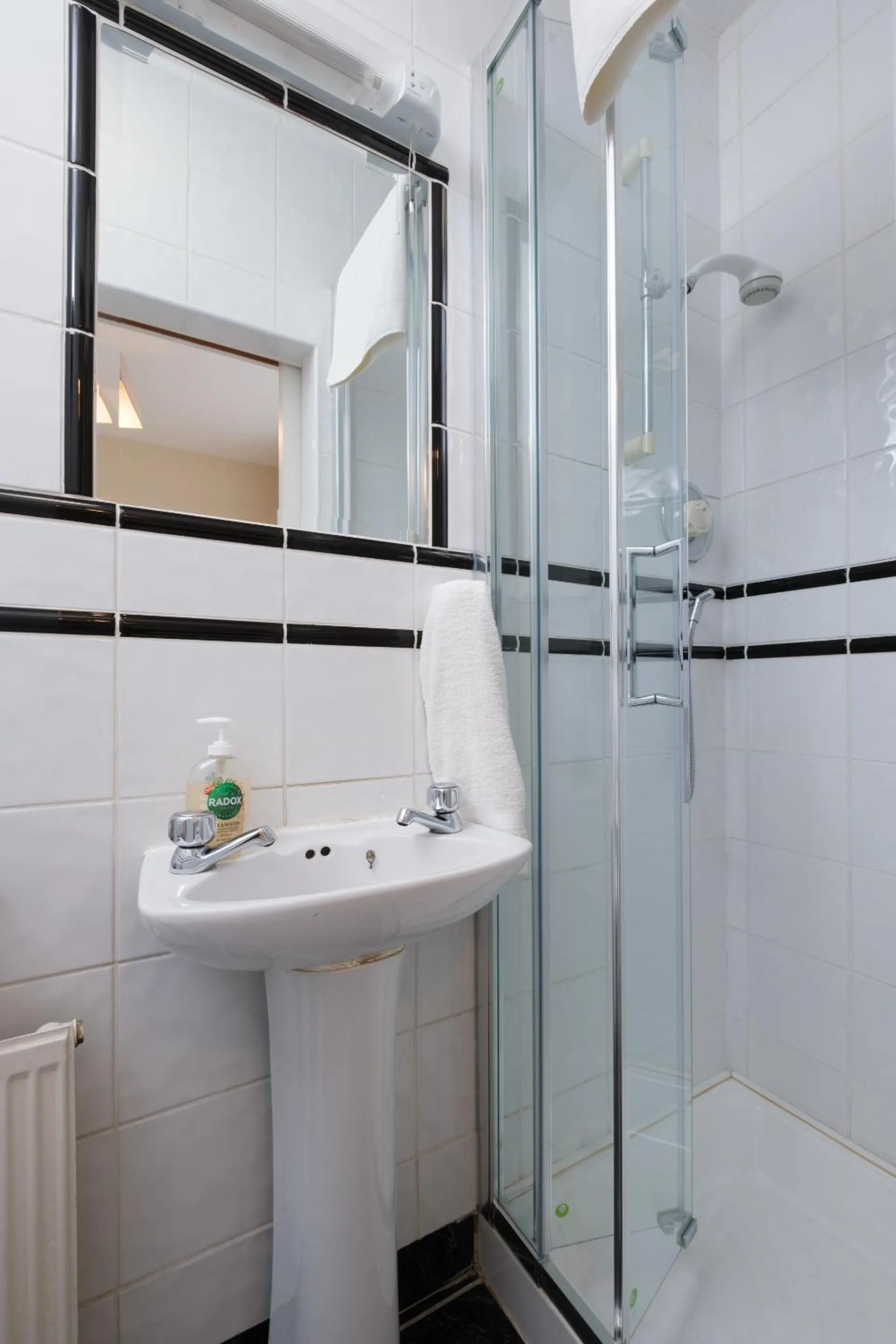 Bathroom in Four Seasons B&B