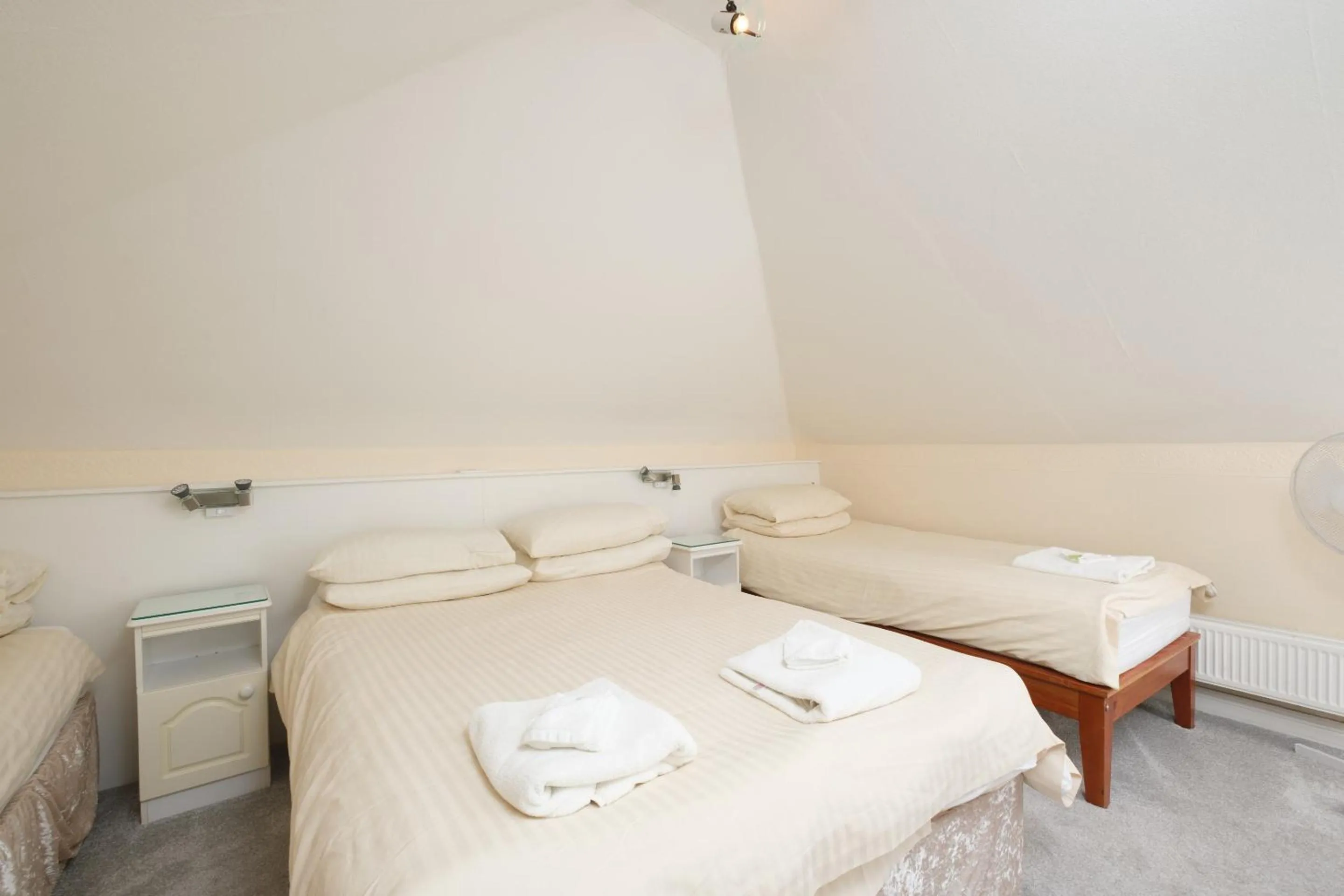 Bedroom, Bed in Four Seasons B&B