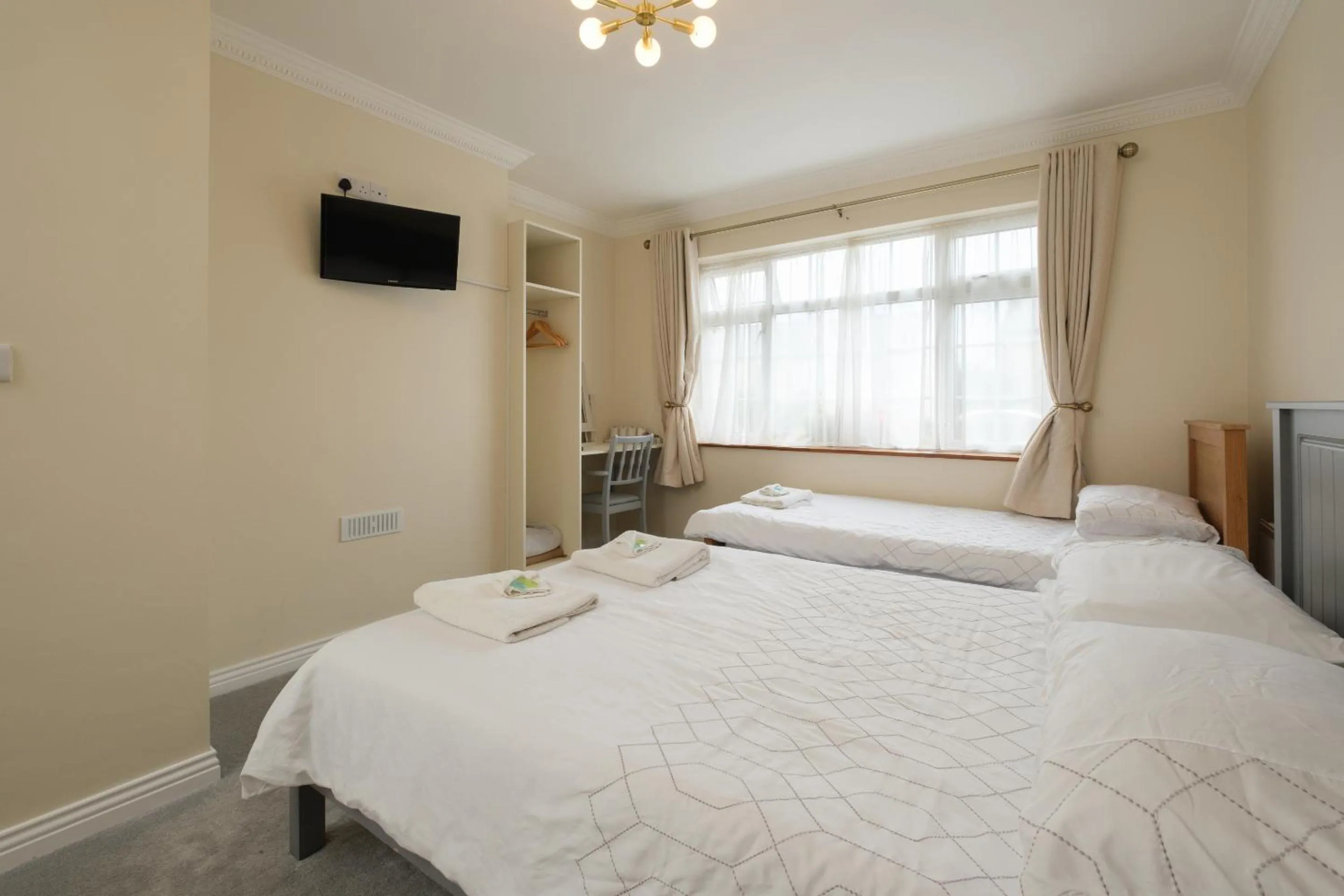 Bedroom, Bed in Four Seasons B&B