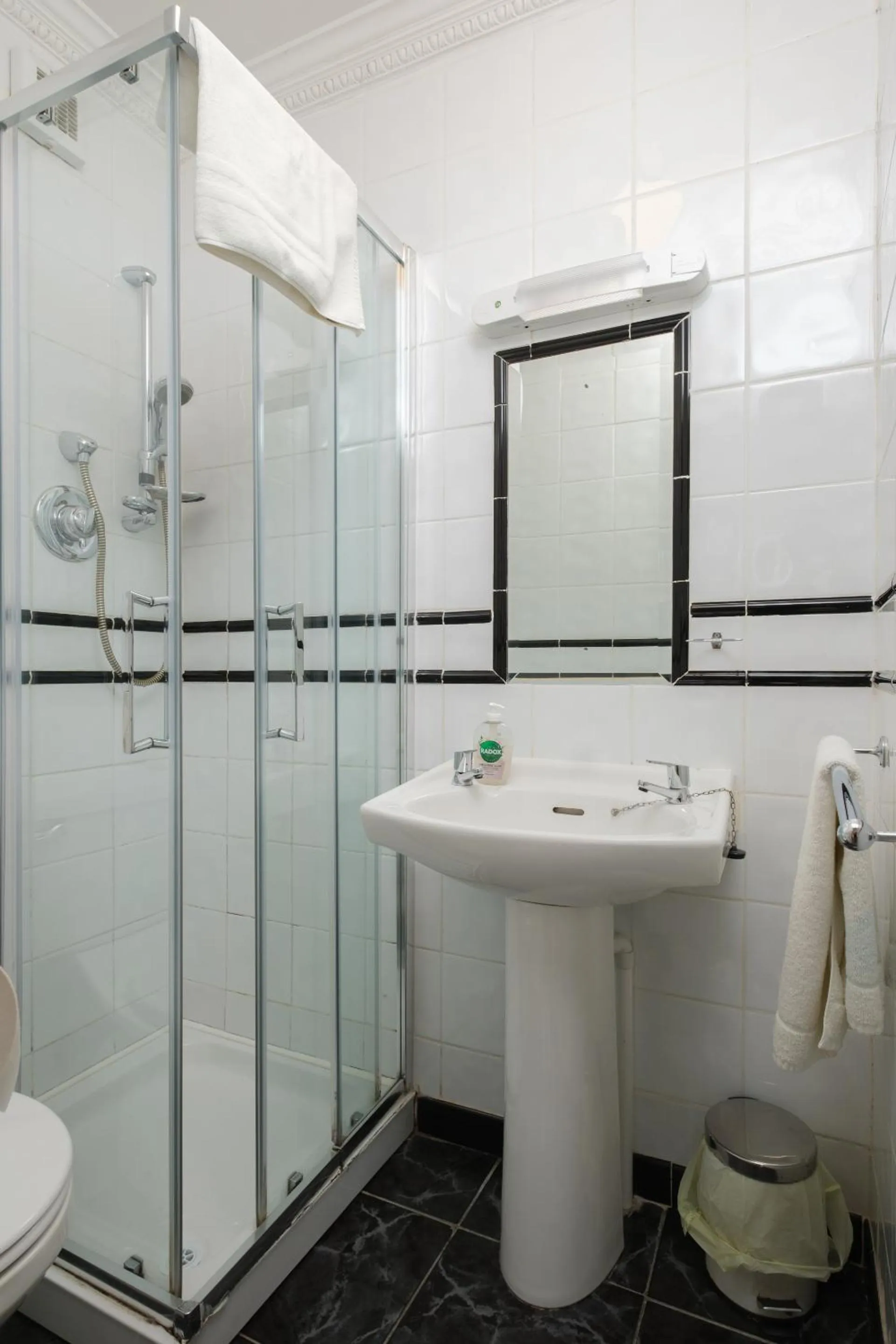 Bathroom in Four Seasons B&B