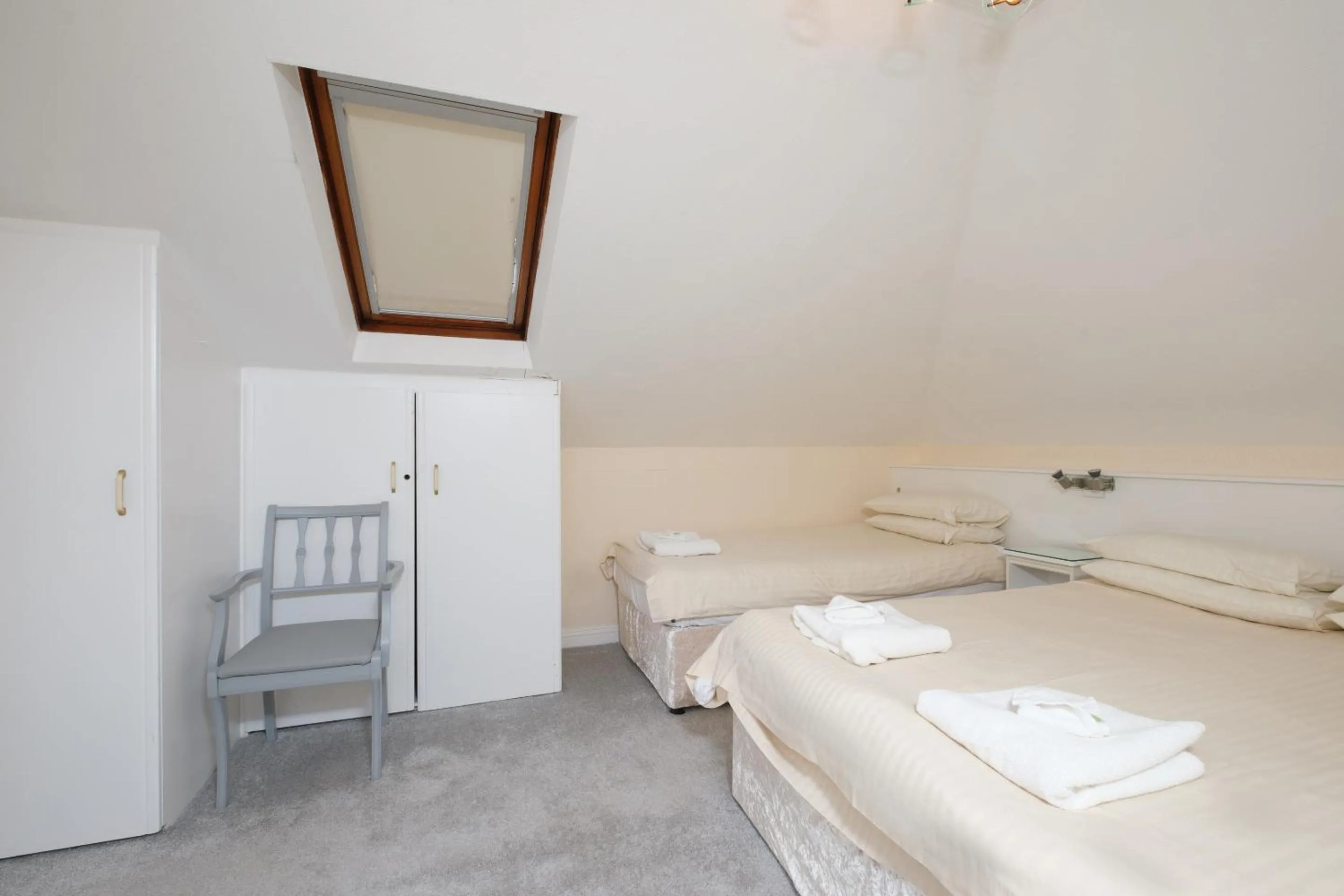 Bedroom, Bed in Four Seasons B&B