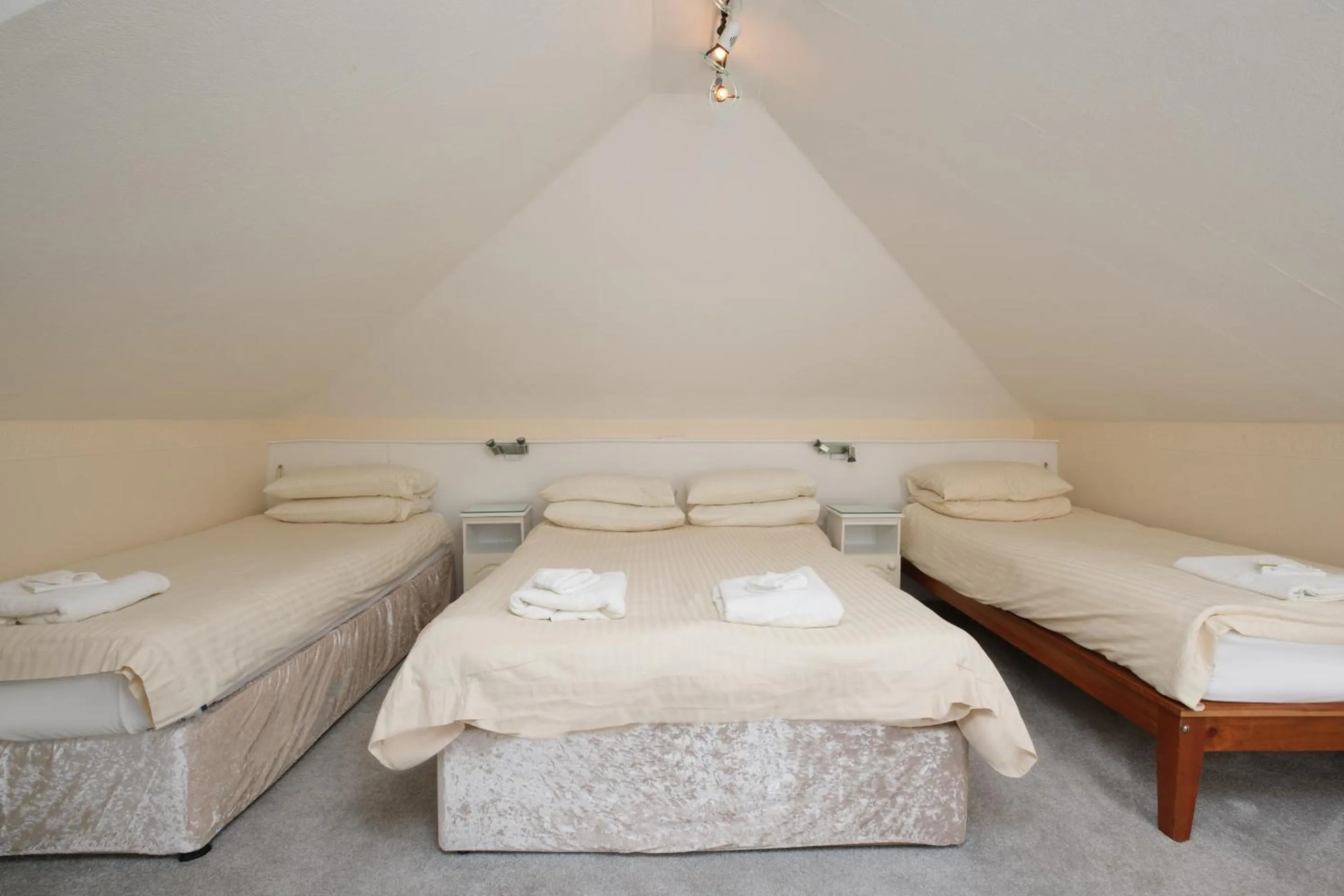 Bedroom, Bed in Four Seasons B&B