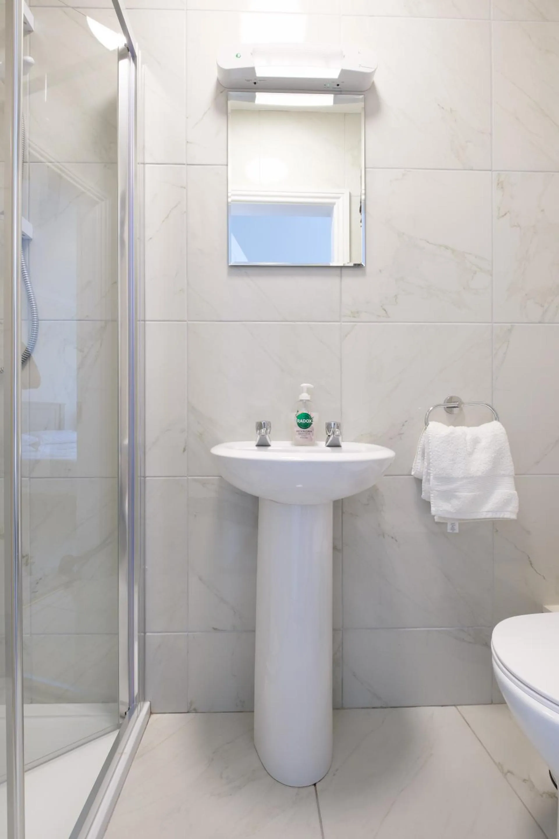 Bathroom in Four Seasons B&B