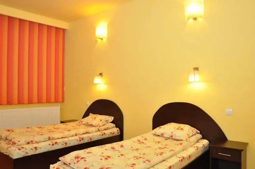 Double or Twin Room - single occupancy in Hotel Coliseum Double or Twin Room - single occupancy in Hotel Coliseum