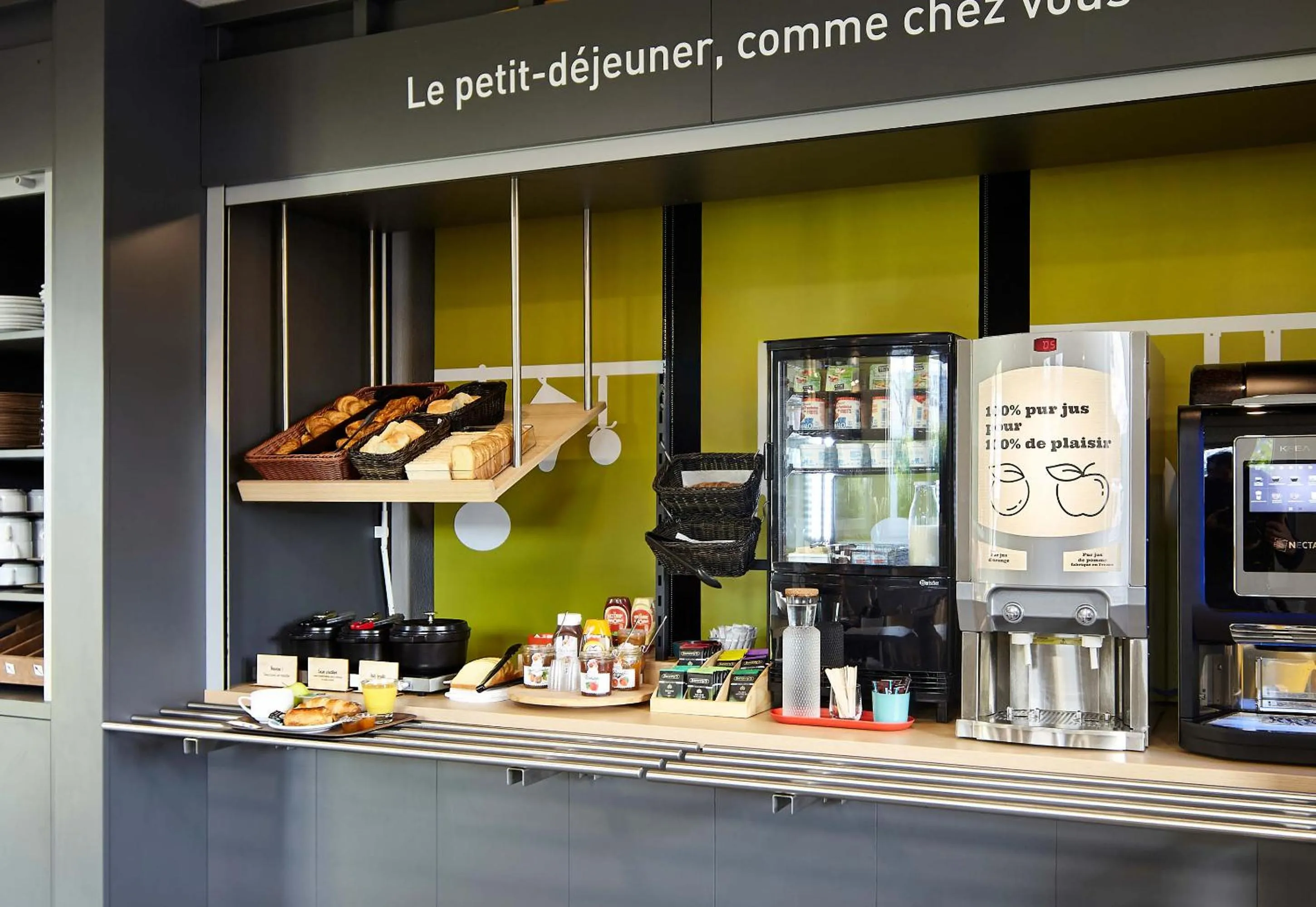 Breakfast in B&B HOTEL Maurepas