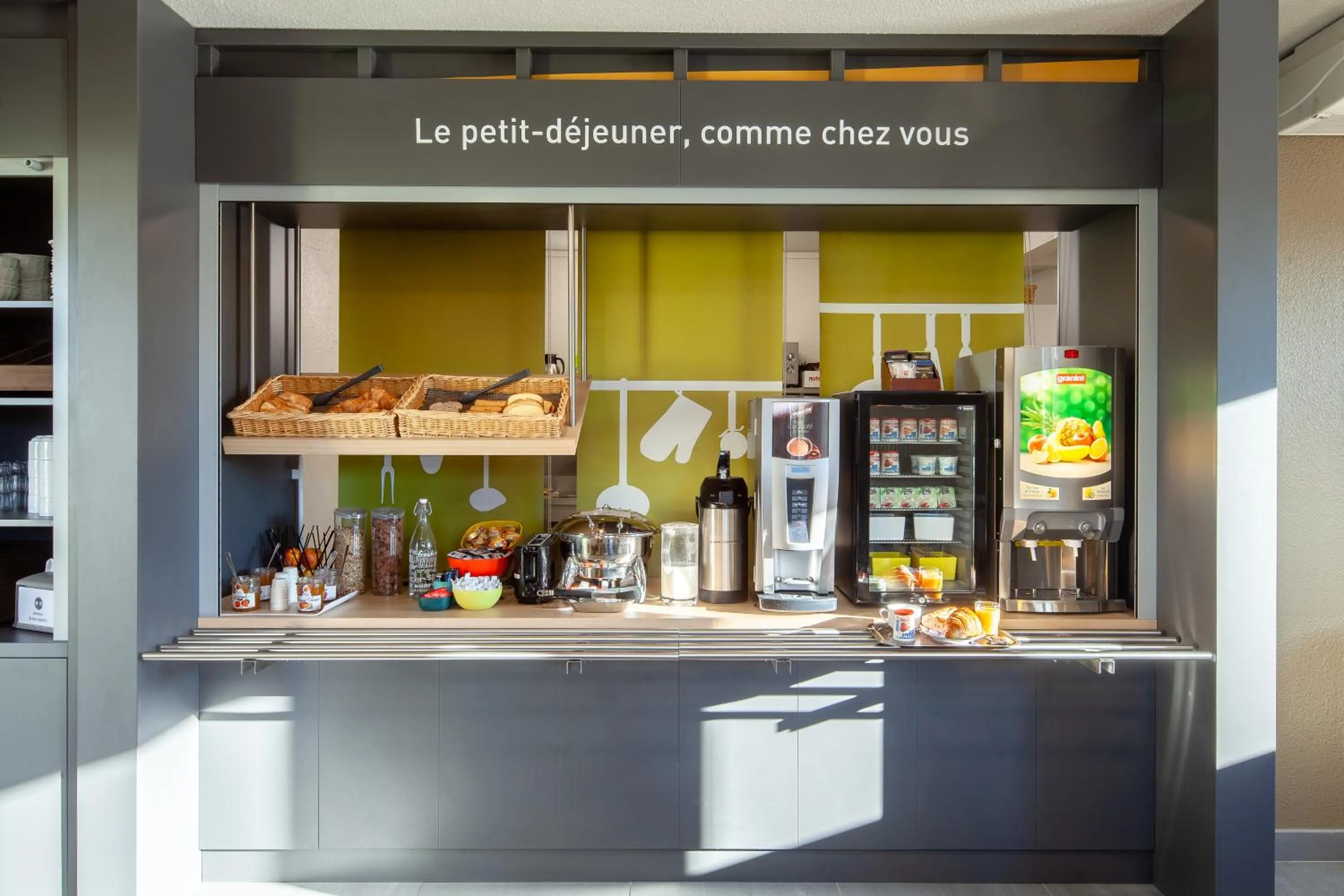 Buffet breakfast in B&B HOTEL Maurepas