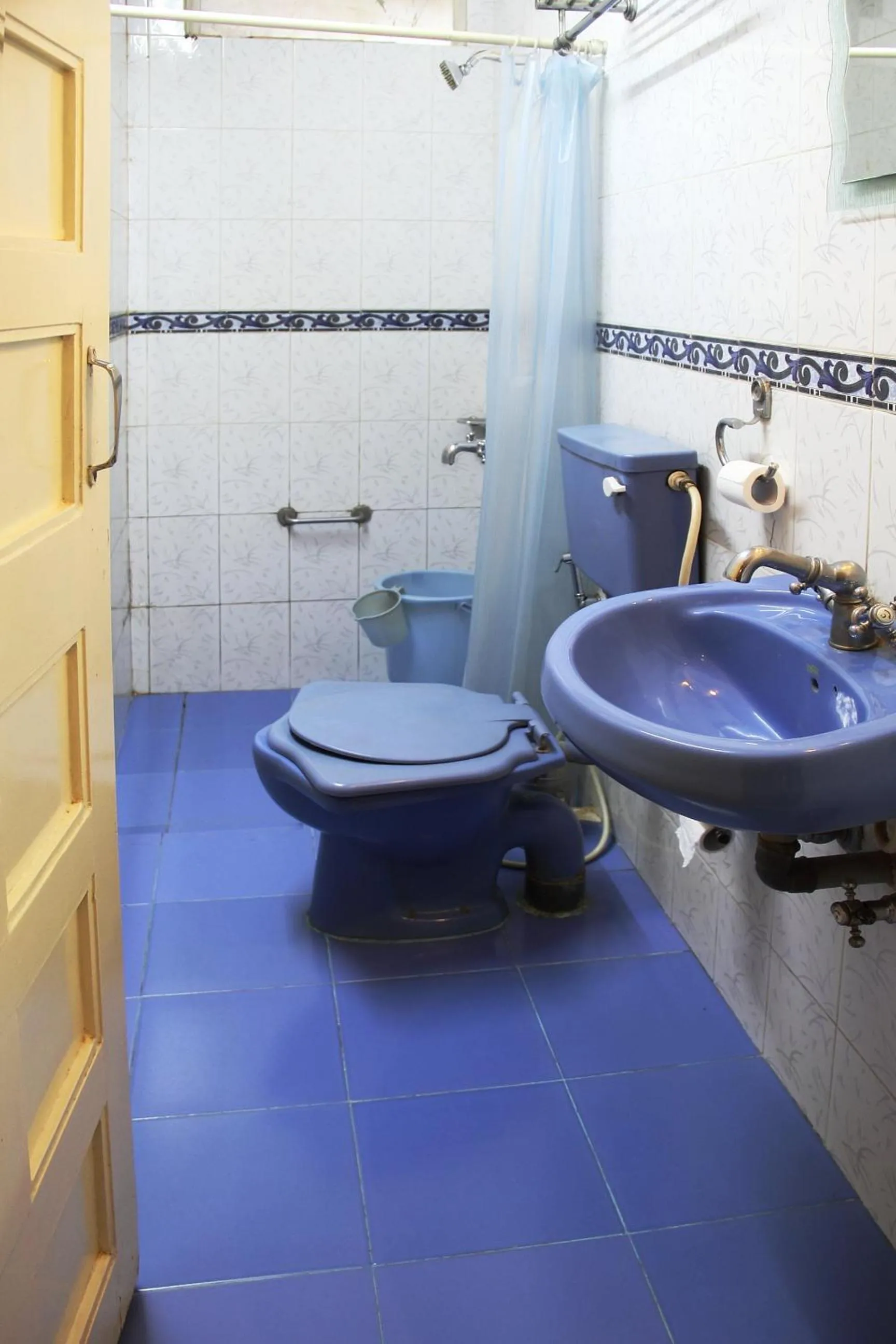 Shower in Hotel Malas