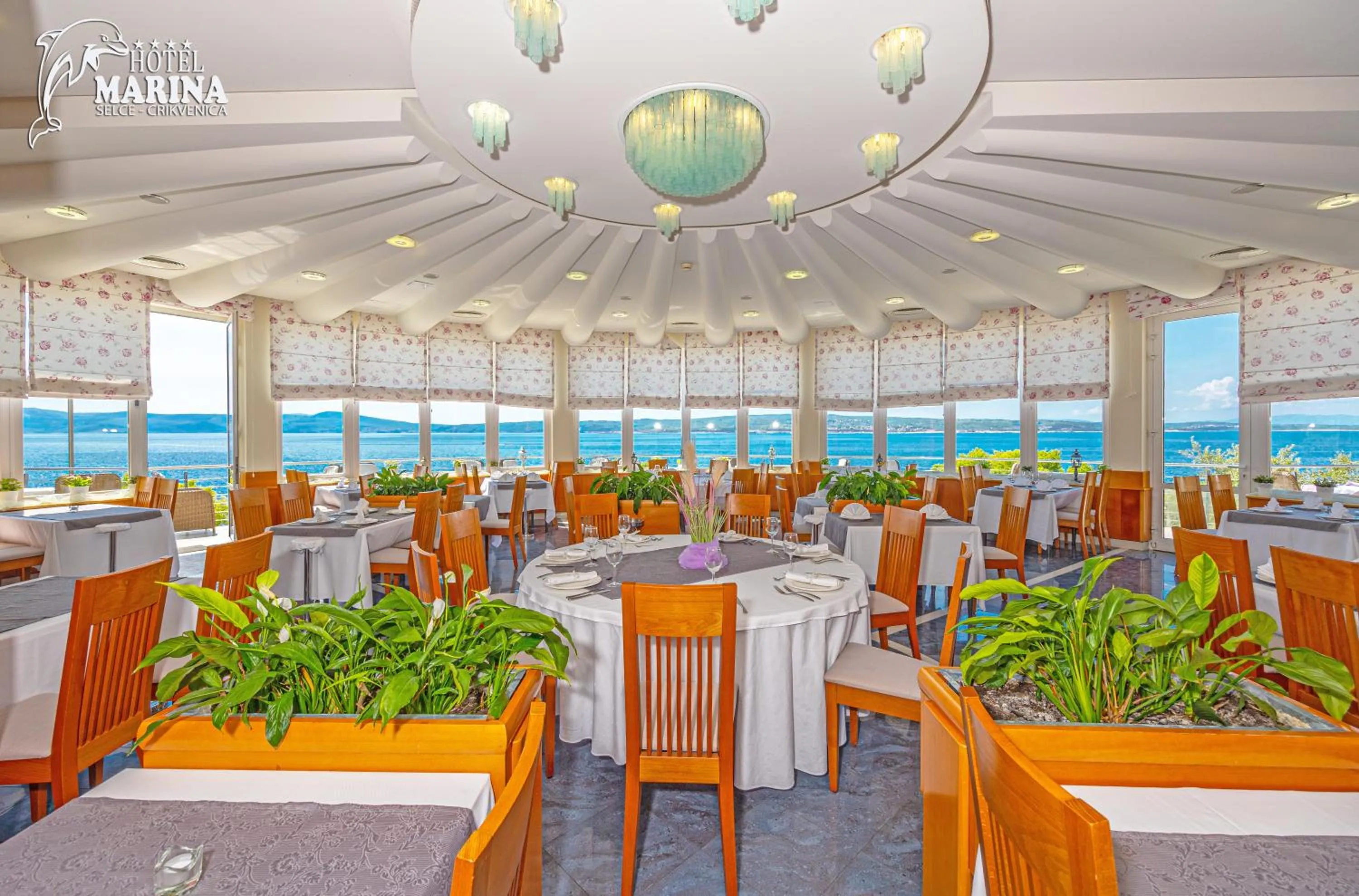 Restaurant/places to eat in Hotel Marina