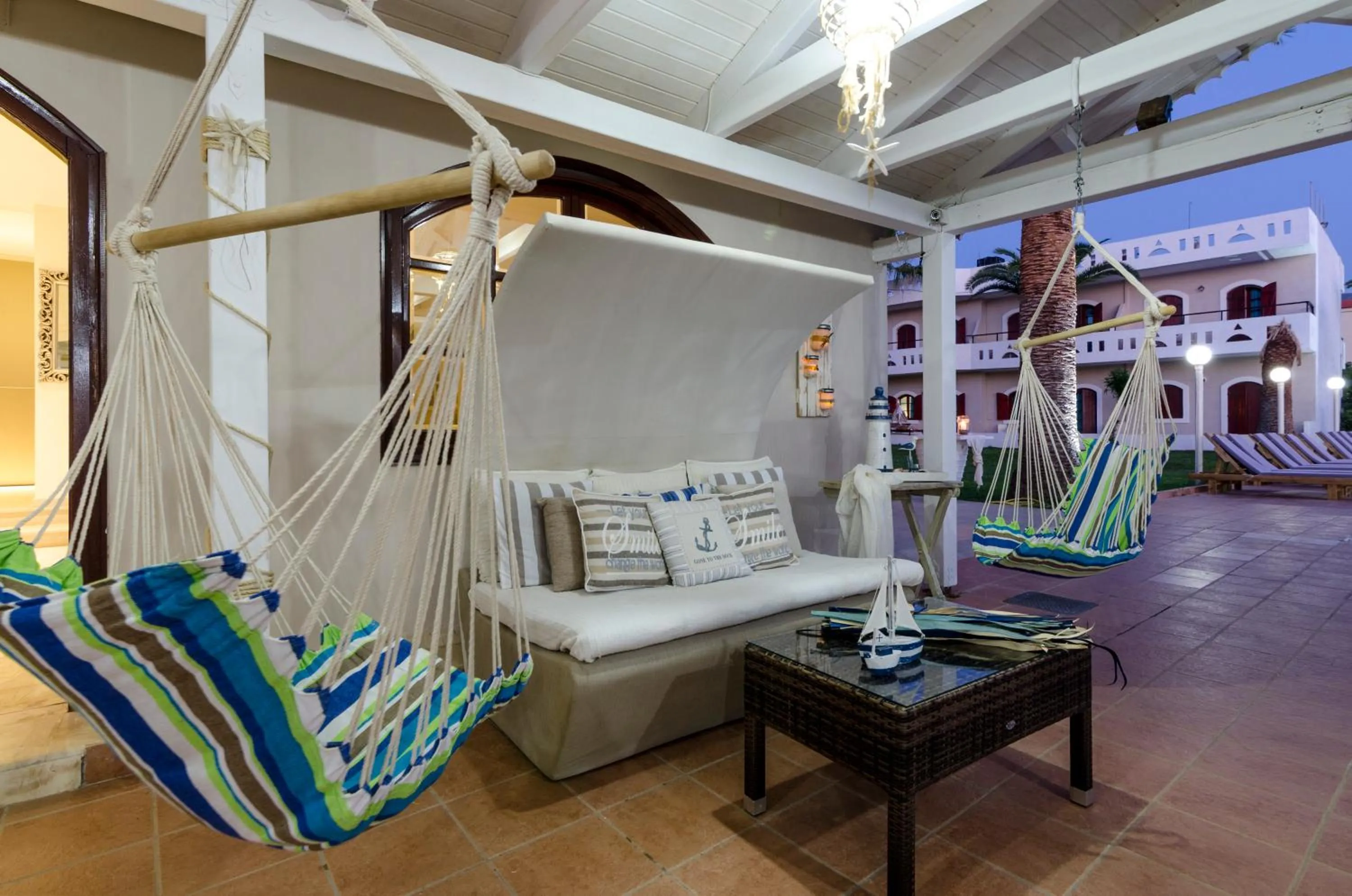 Restaurant/places to eat in Stelios Gardens