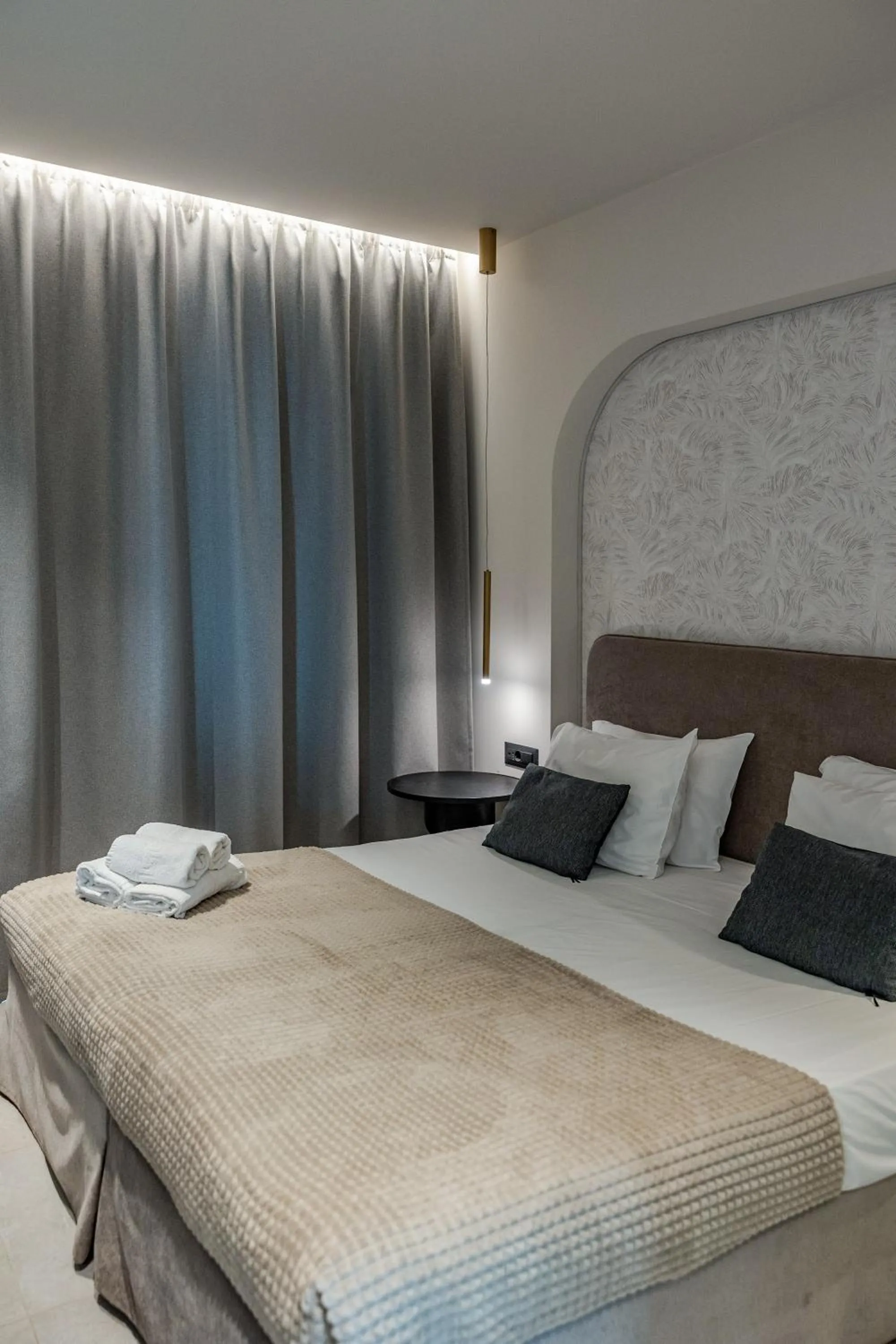 Bed in Stelios Gardens