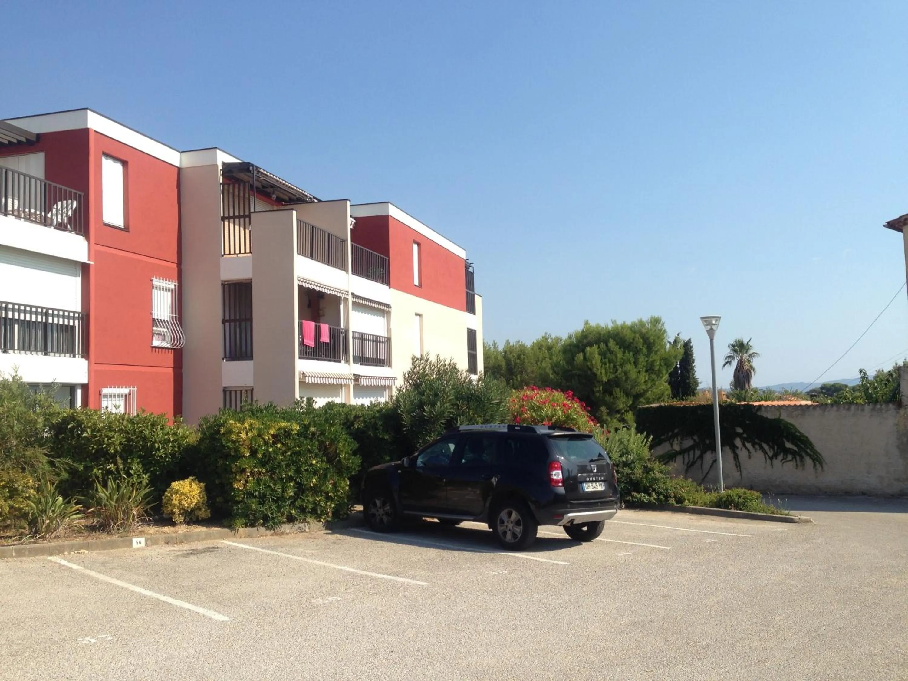 Facade/entrance in Sun & Sea Apart