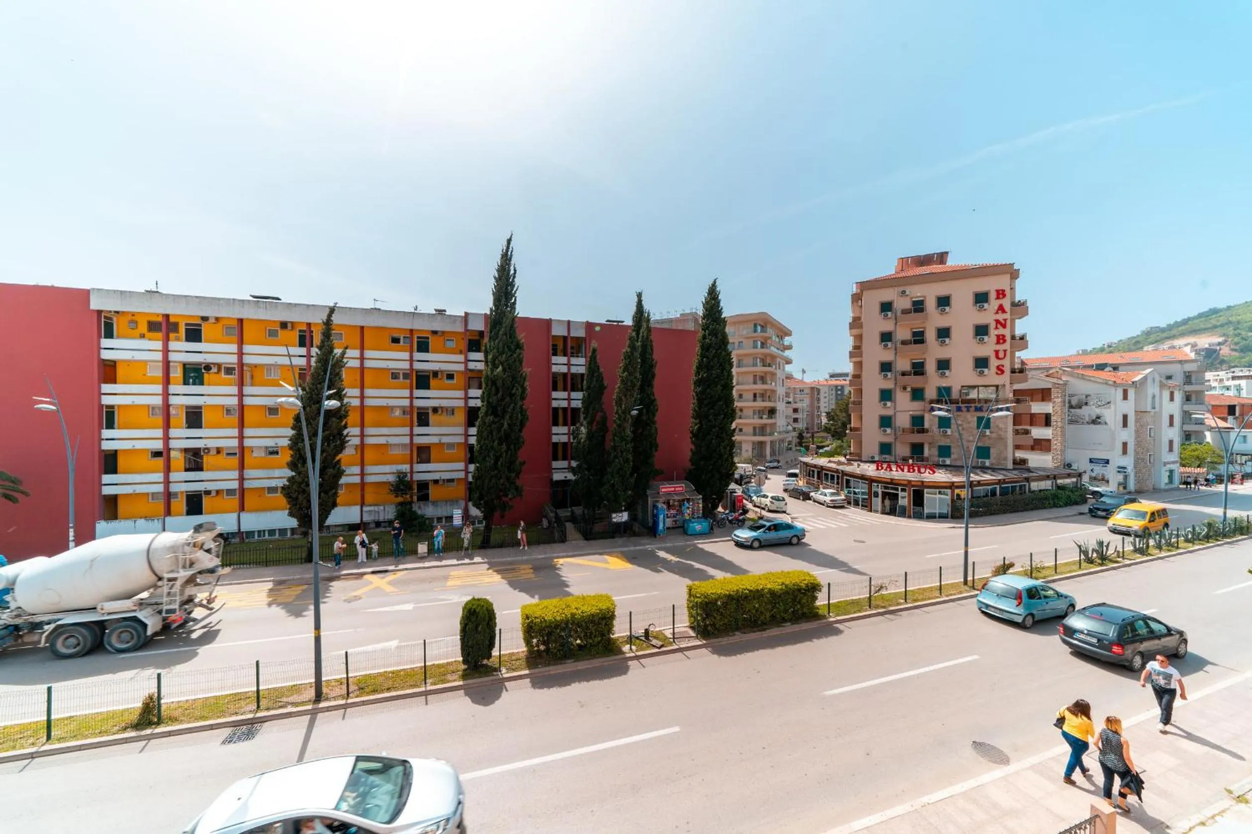 Neighbourhood in SMS Apartments