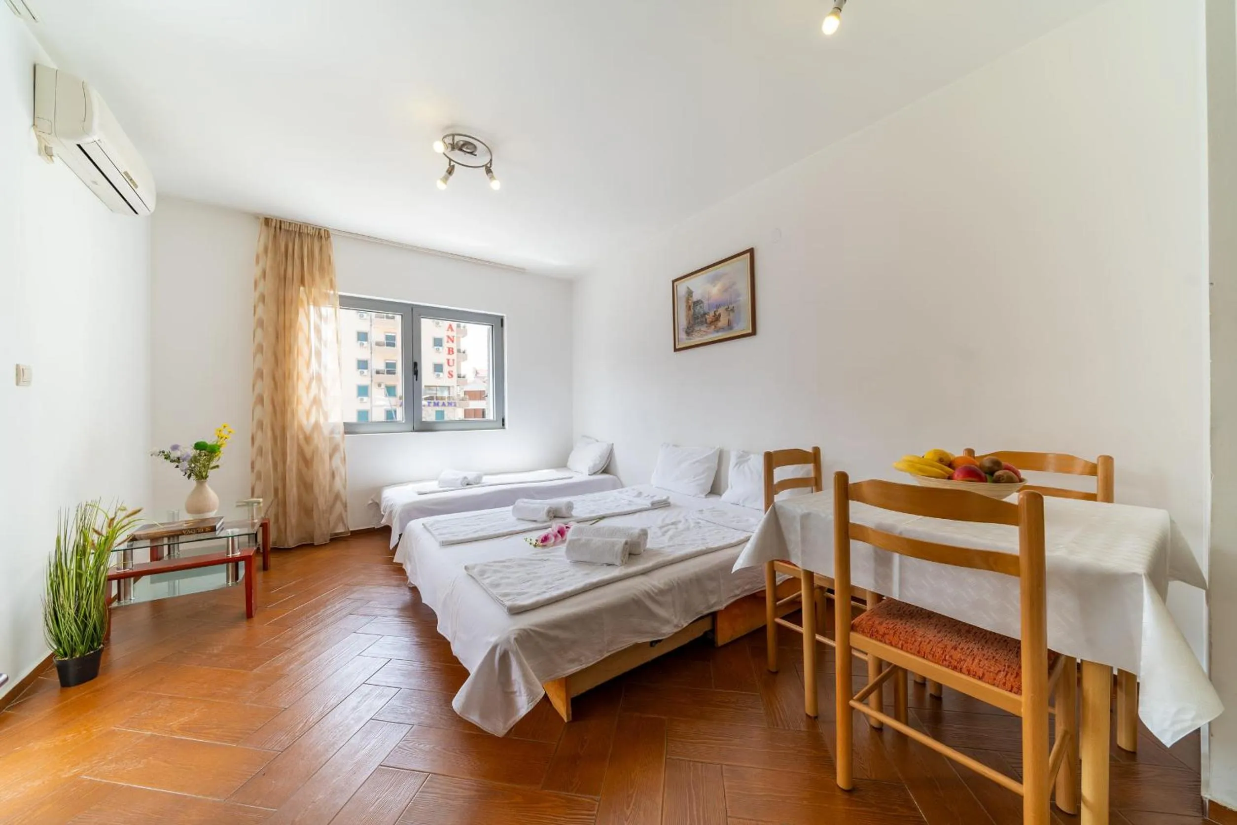 Photo of the whole room, Bed in SMS Apartments