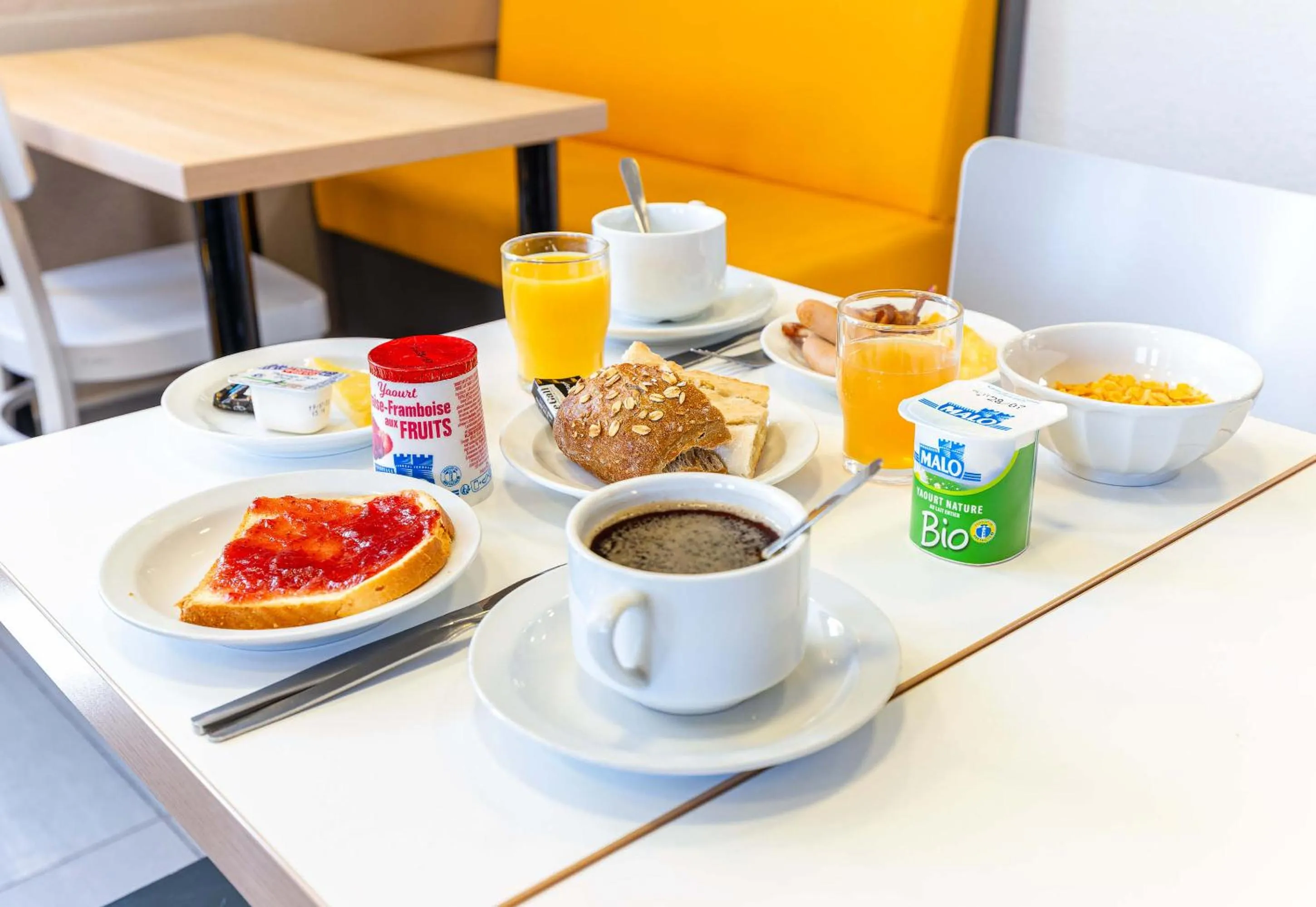 Breakfast in B&B HOTEL Poitiers 1 Futuroscope