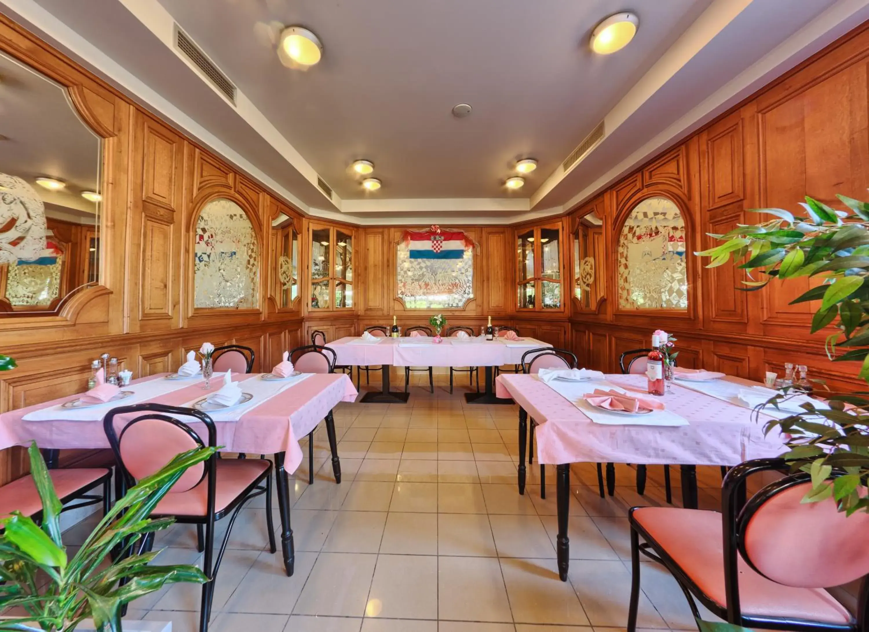 Restaurant/places to eat in Hotel Trogirski Dvori Restaurant/places to eat in Hotel Trogirski Dvori