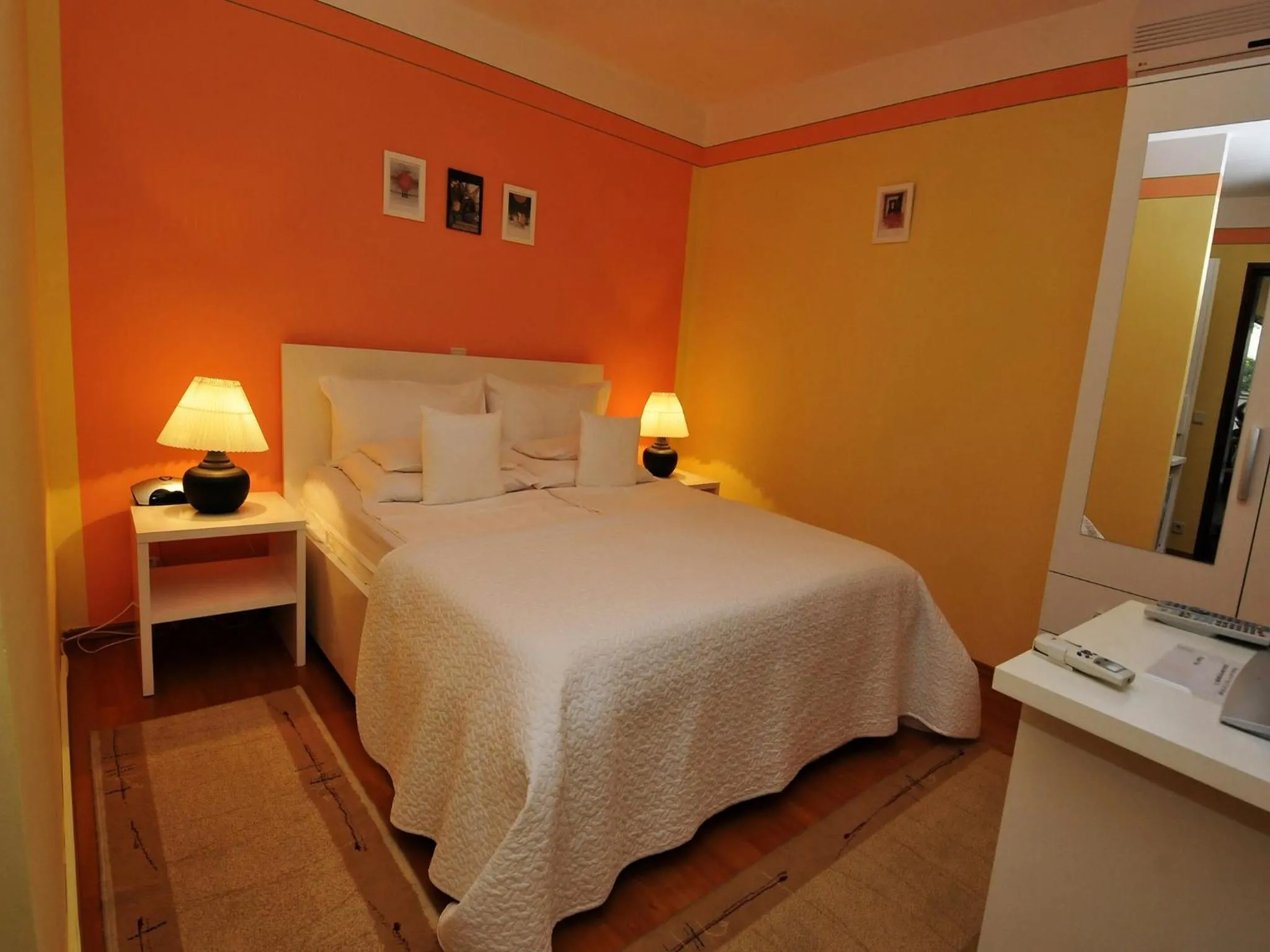 Photo of the whole room, Bed in Hotel Haus Am Meer Cavtat