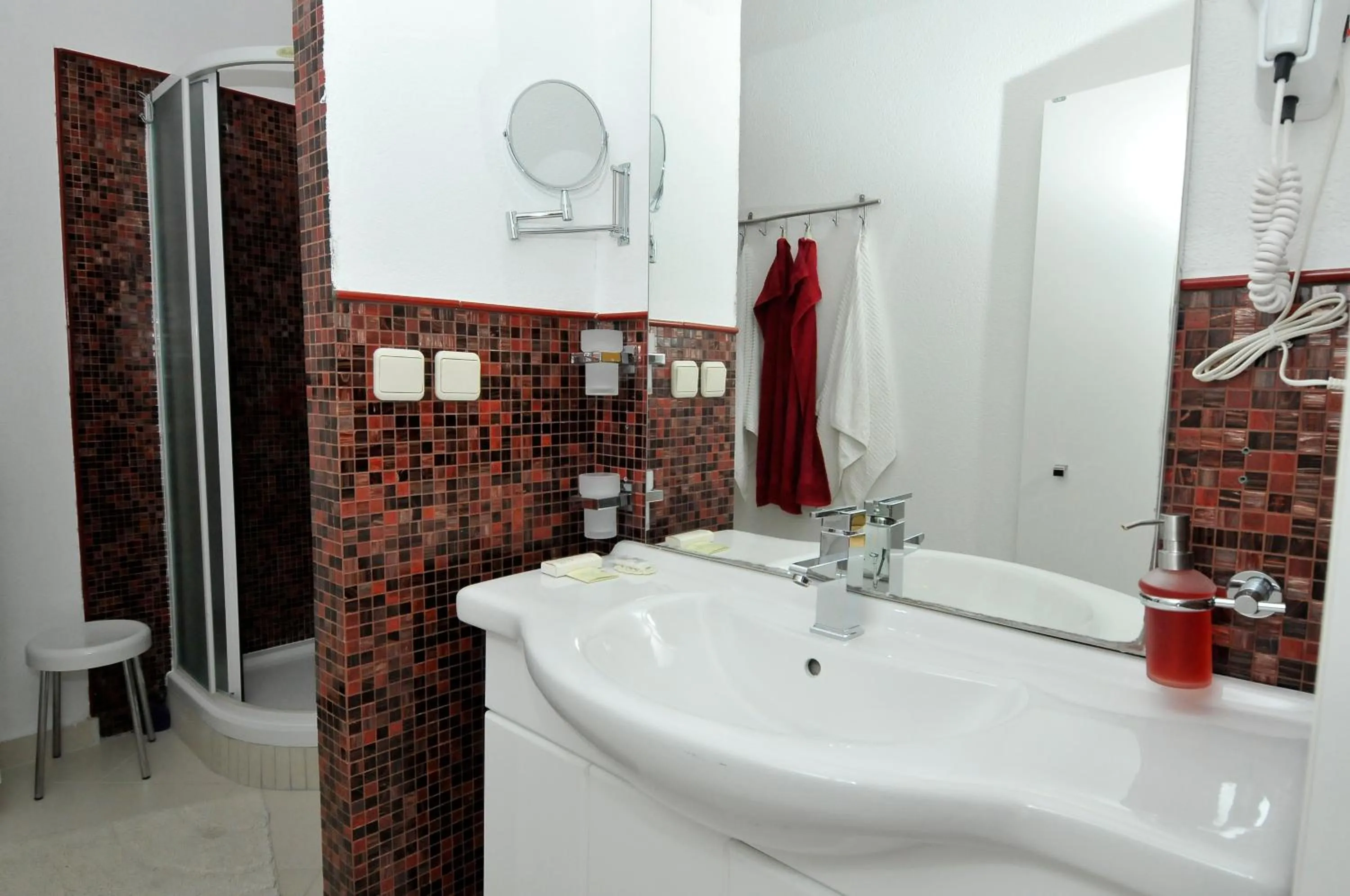 Bathroom in Hotel Haus Am Meer Cavtat