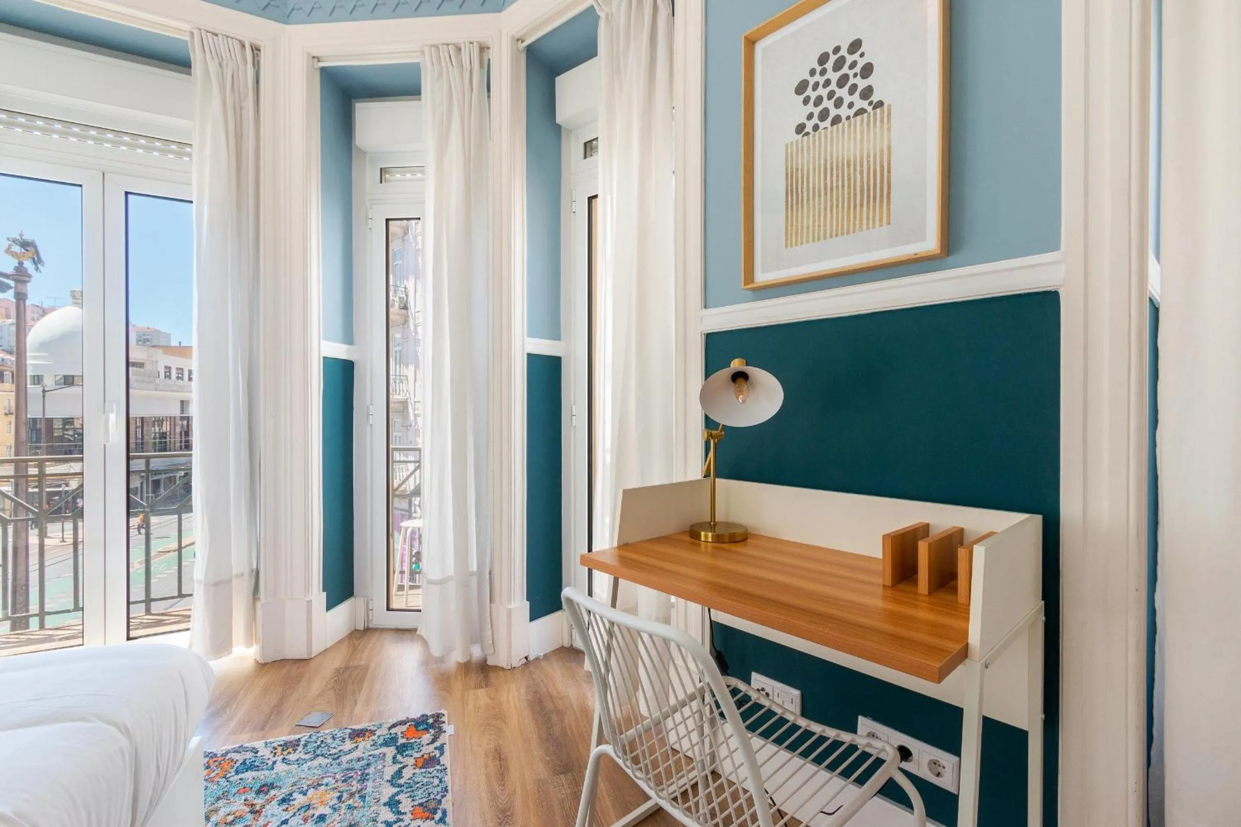 Bedroom in Bright City Center, 10m from subway, 6 rooms, up to 20 PPL
